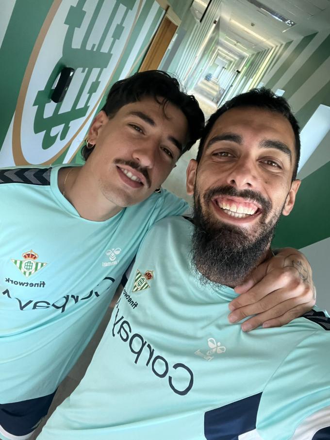 Última foto de Bellerín e Iglesias.