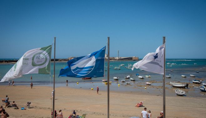 PLAYA LA CALETA BANDERAS CADIZ 3