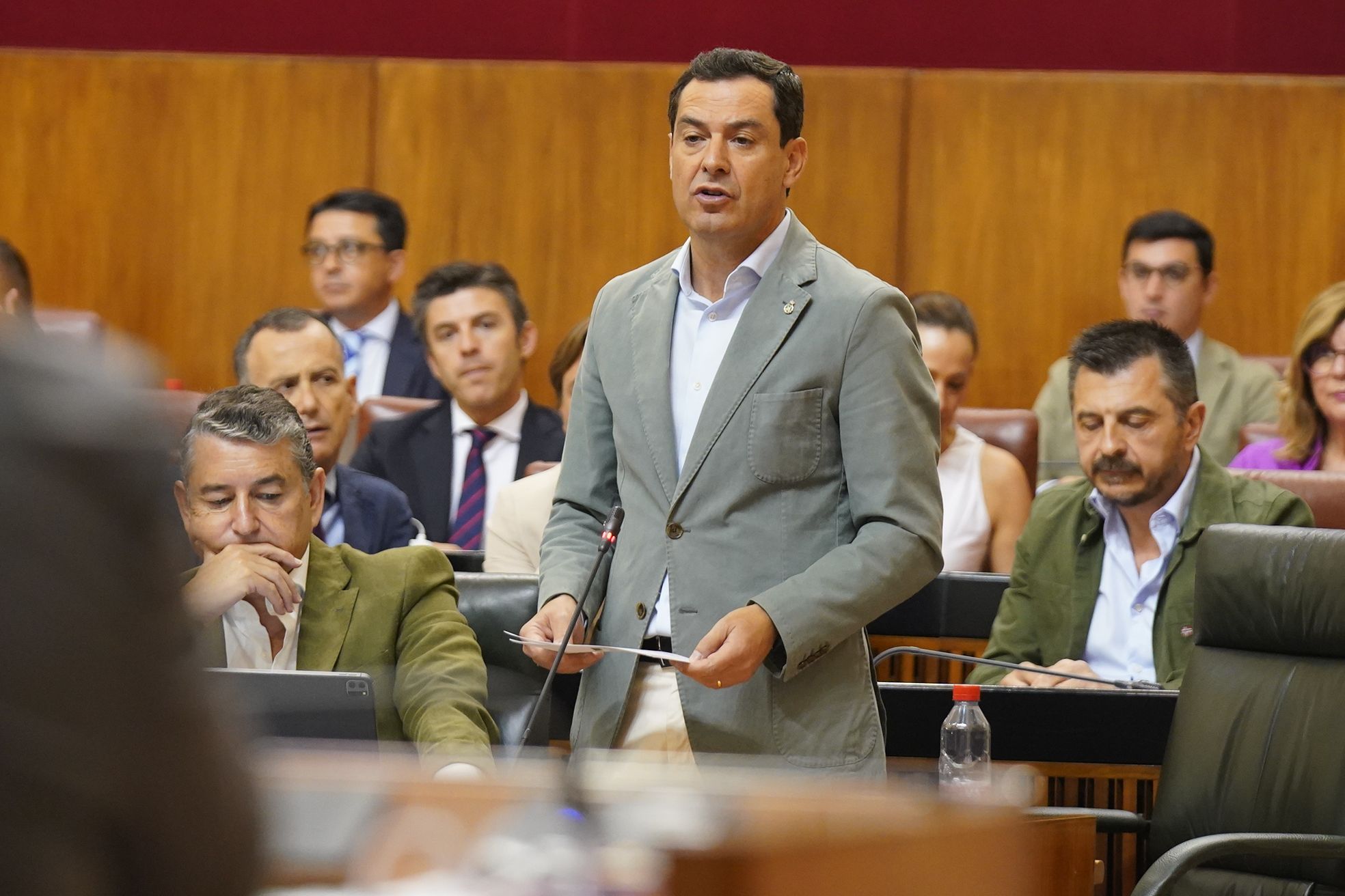 Juanma Moreno, presidente de la Junta, en la sesión de control. Juanma Moreno, presidente de la Junta, en la sesión de control.