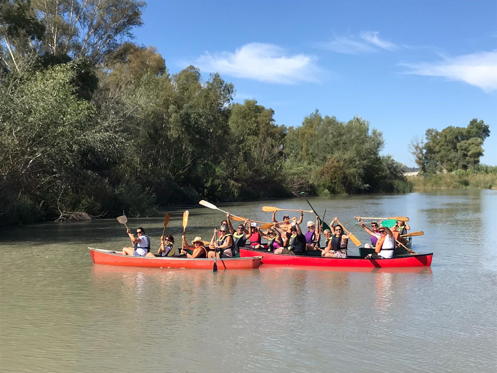 Docentes del CEIP Al Andalus de Jerez, practicando kayak. Docentes del CEIP Al Andalus de Jerez, practicando kayak.