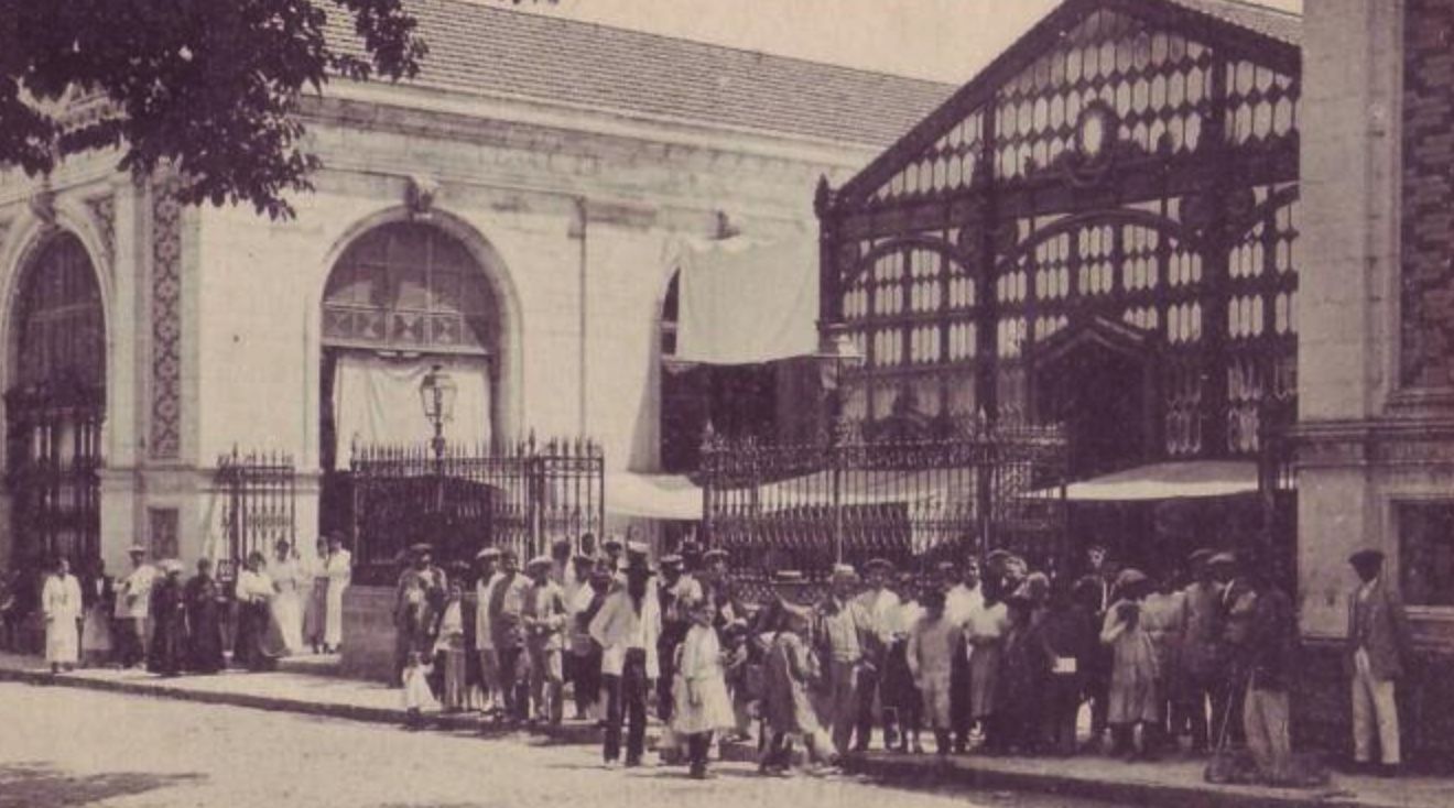 La plaza de Abastos en una postal.
