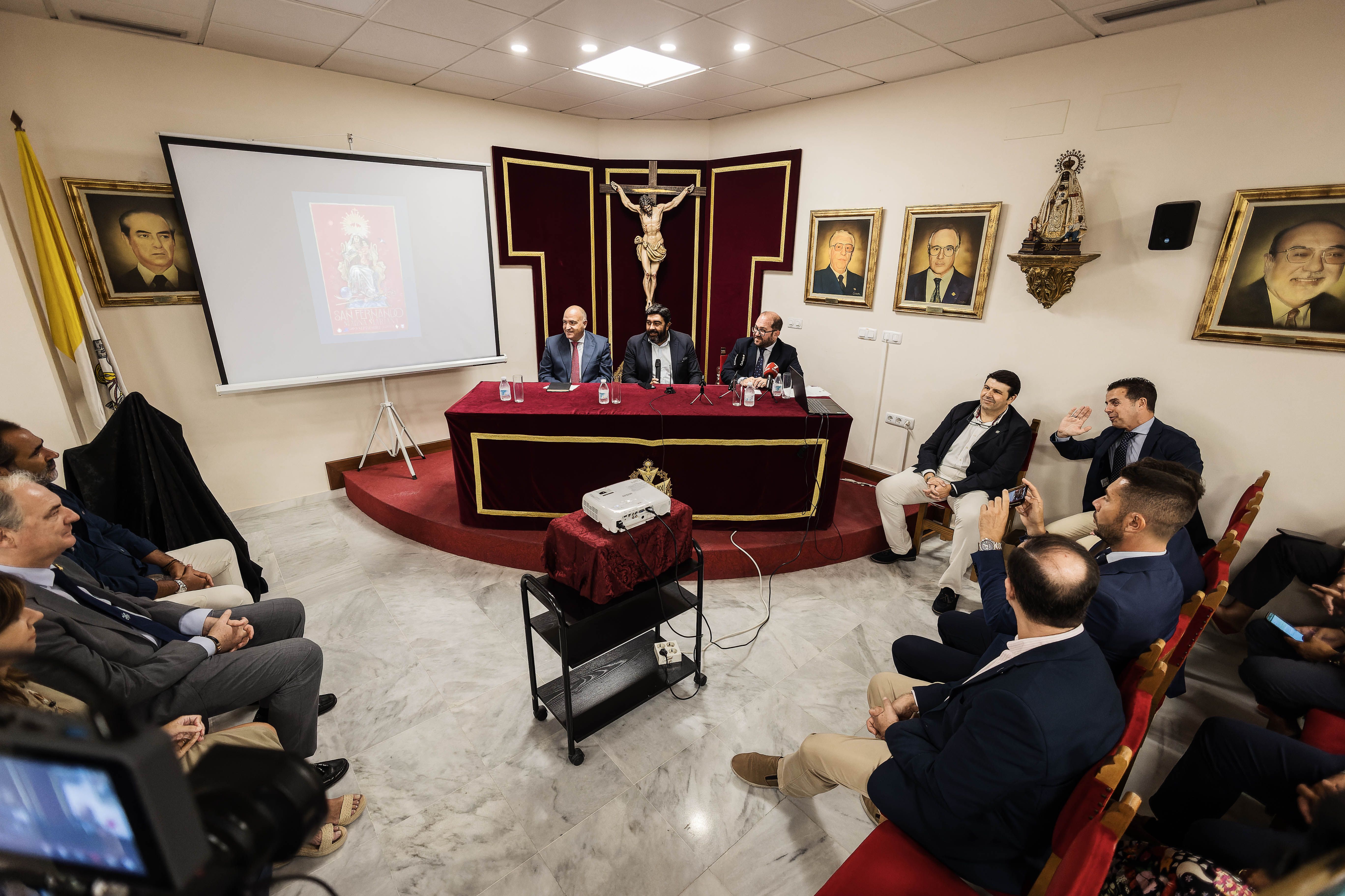 García Cordero participando en la reciente presentación de otra magna, la de San Fernando.