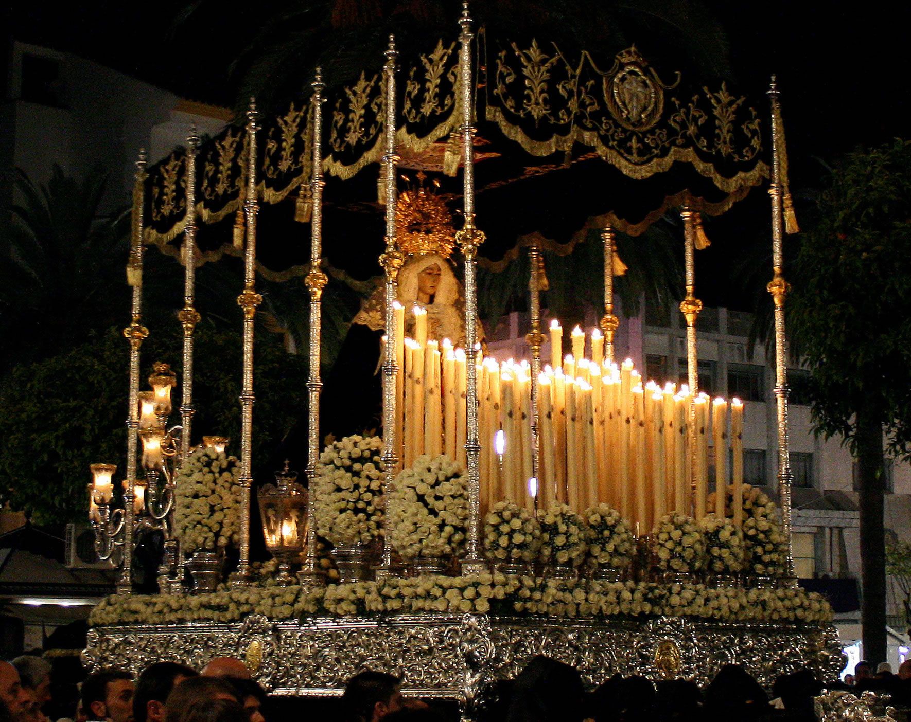 Paso de palio de La Soledad.