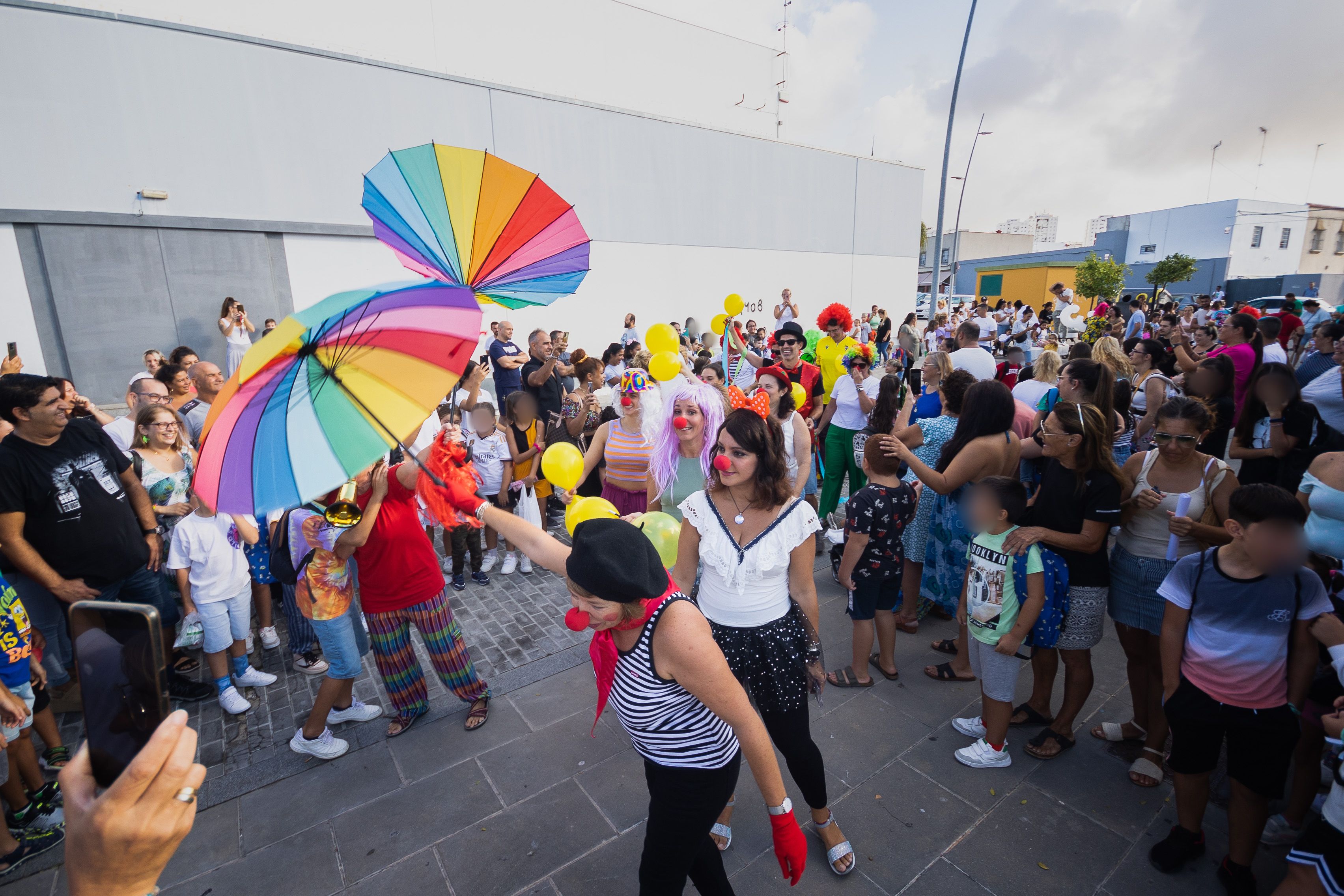 El inicio del curso 'de circo' en el CEIP Federico Mayo. El inicio del curso 'de circo' en el CEIP Federico Mayo.