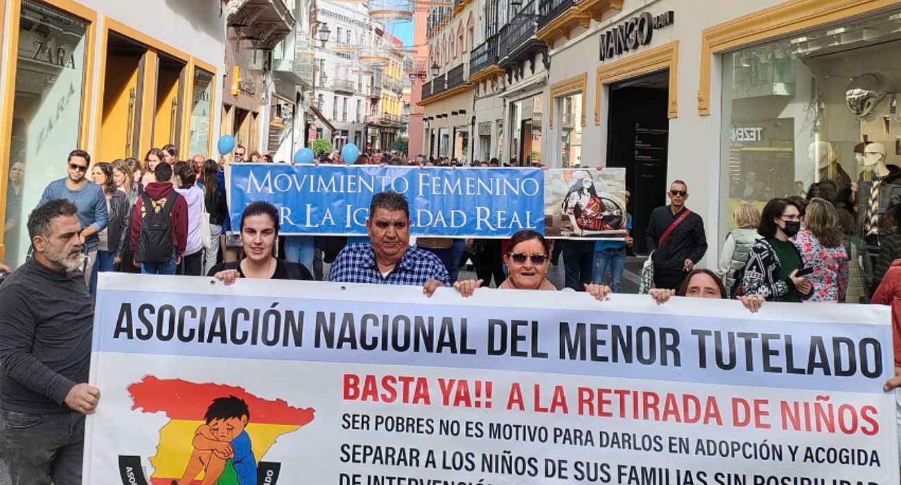 Una manifestación contra la forma de actuar de la administración con los menores tutelados.
