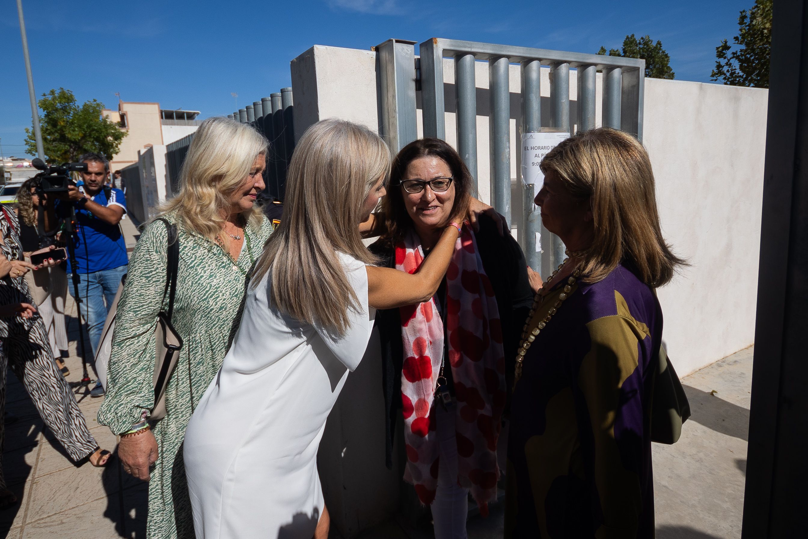 Las imágenes del pánico vivido en el instituto Elena García Armada