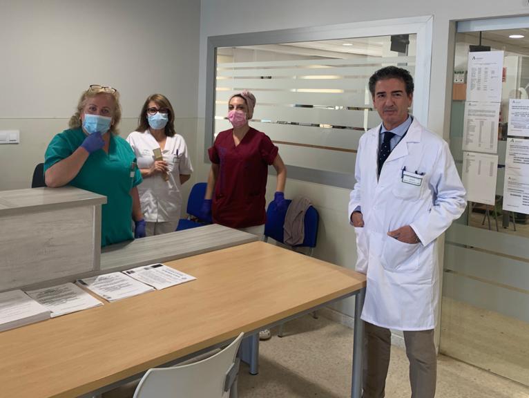 Miguel Ángel Ortiz de Valdivielso (derecha), gerente del Hospital de Jerez recién dimitido. Miguel Ángel Ortiz de Valdivielso (derecha), gerente del Hospital de Jerez recién dimitido.