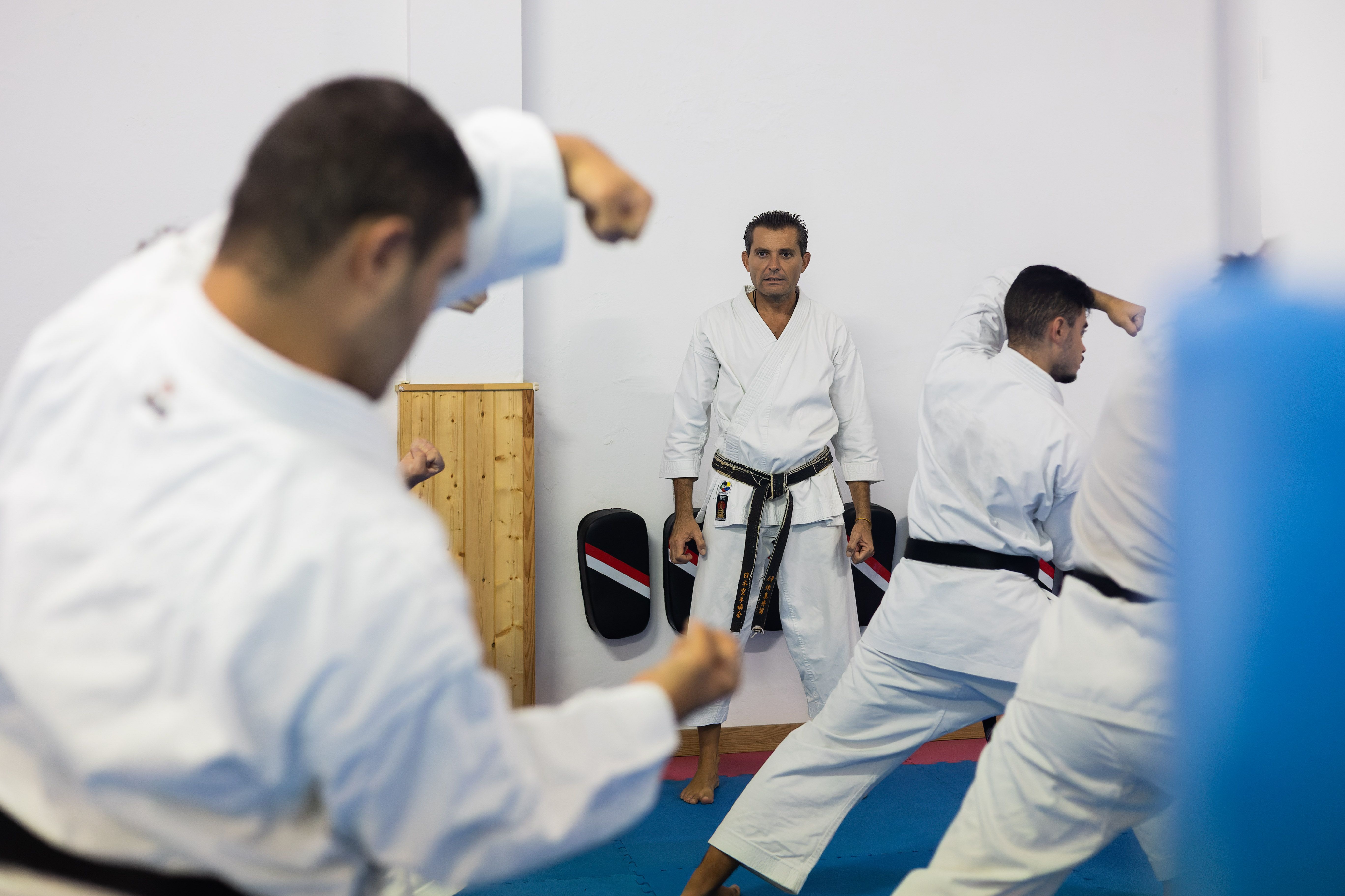 Ismael guía una de las katas.