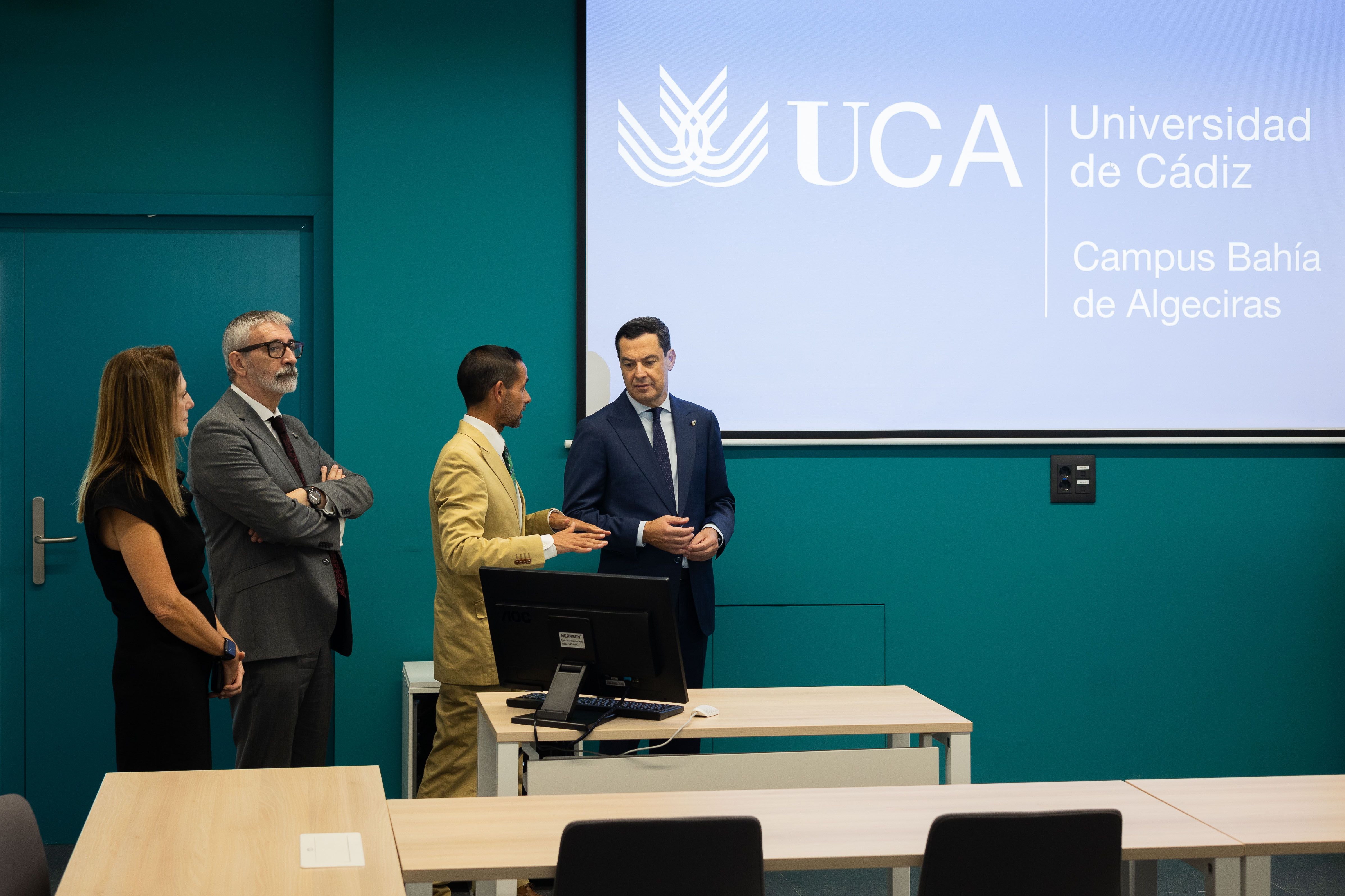 Durante el recorrido por las instalaciones inauguradas en Algeciras.