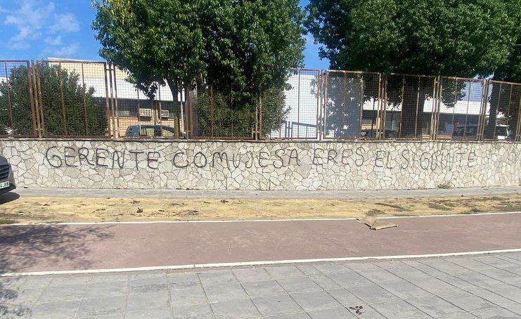 Pintadas amenazantes contra el gerente de Comujesa.