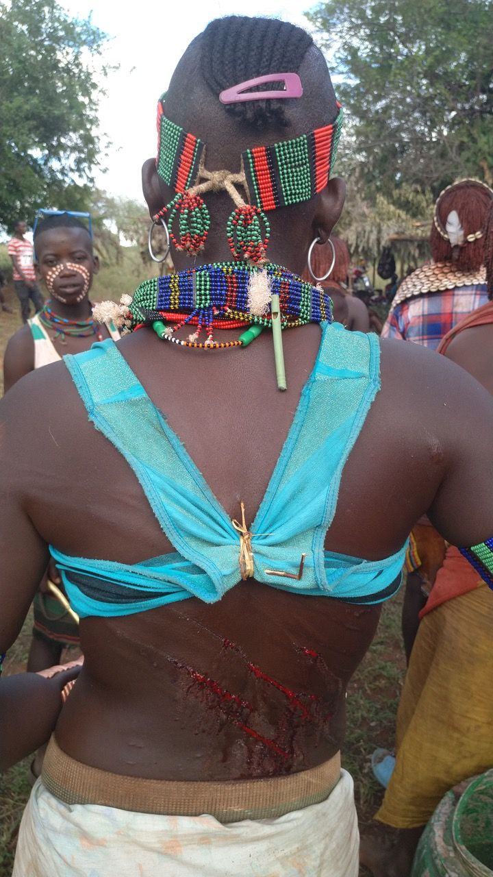 Detalle espalda con sangre de los latigazos. INMA SALADO