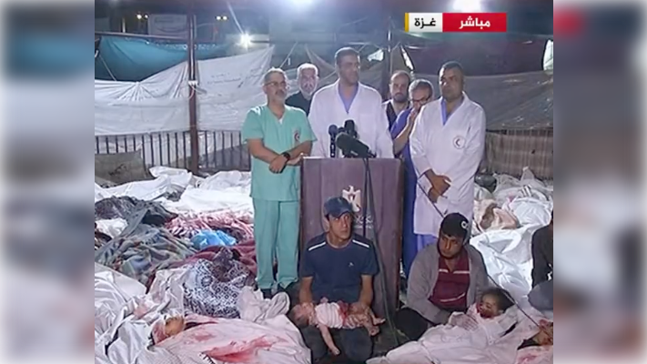 Médicos del hospital atacado, junto a decenas de cadáveres, muchos de ellos de menores. Médicos del hospital atacado, junto a decenas de cadáveres, muchos de ellos de menores.