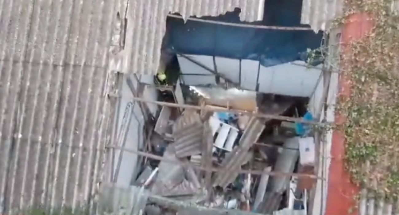 Caída de un techo de una nave en la que estaba ensayando un grupo musical. Caída de un techo de una nave en la que estaba ensayando un grupo musical.