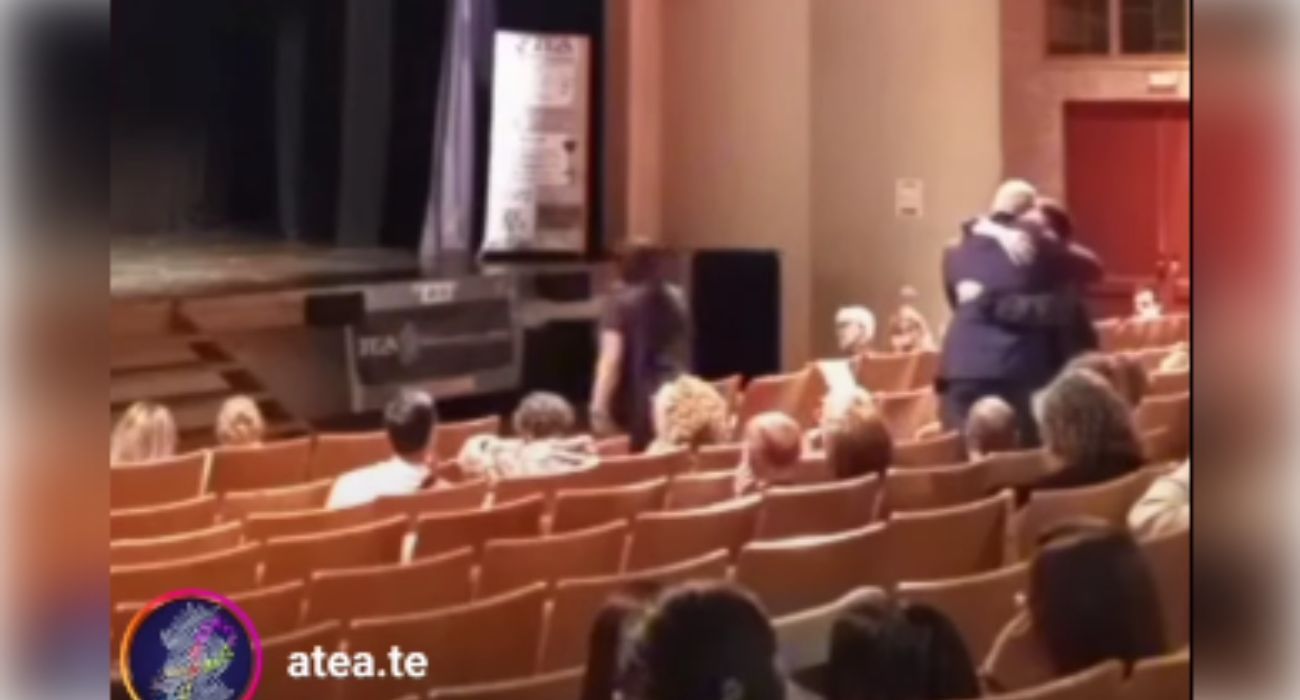 Un joven se ha roto de dolor al contar el acoso escolar que ha sufrido. Un joven se ha roto de dolor al contar el acoso escolar que ha sufrido.