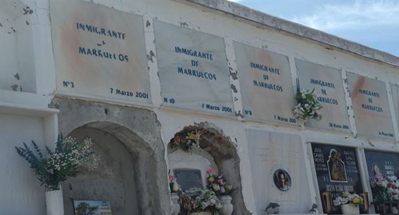 Una imagen de archivo de nichos en el cementerio de Tarifa. Una imagen de archivo de nichos en el cementerio de Tarifa.