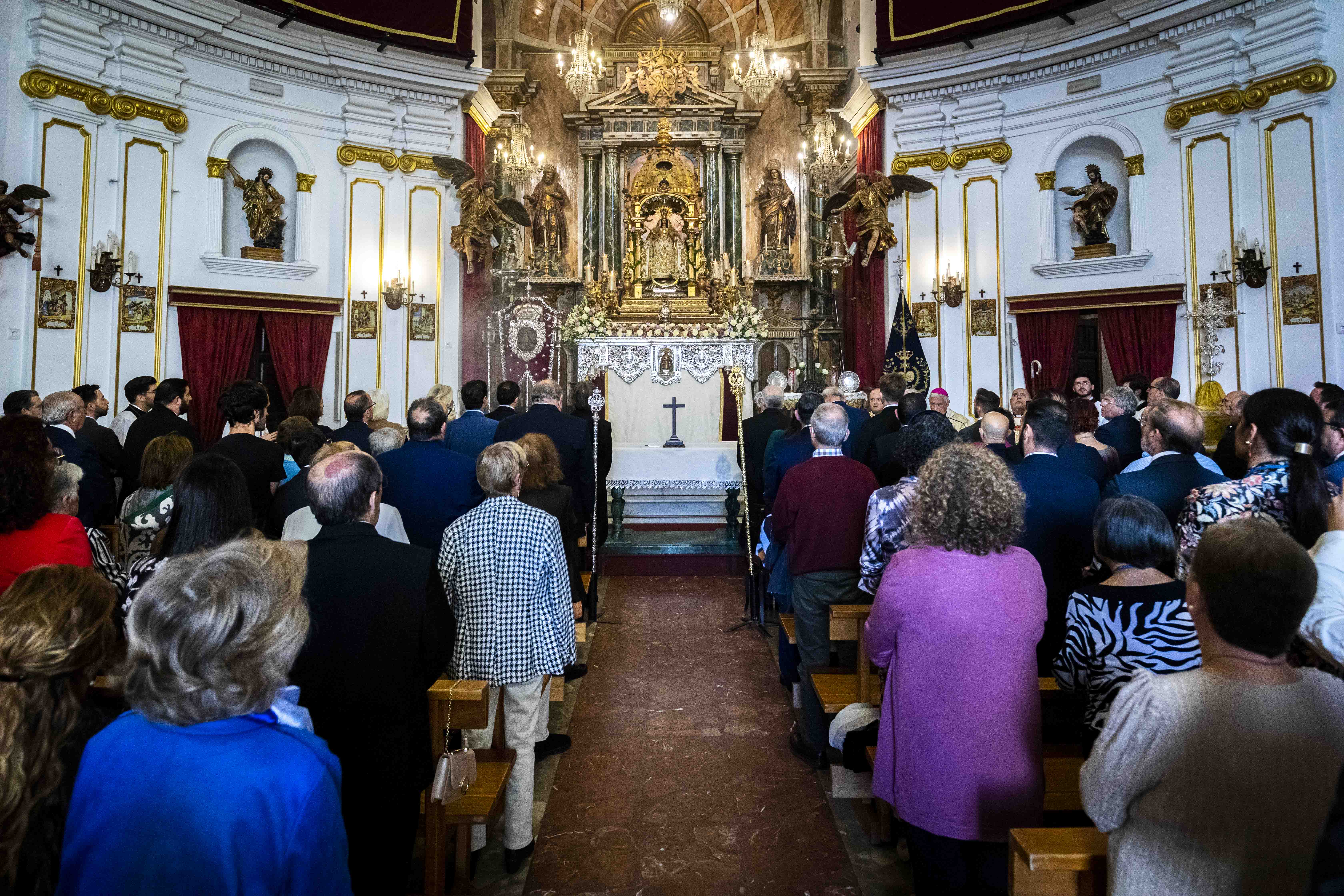 El templo de la Virgen de la Palma, durante la ceremonia de este miércoles.   GERMÁN MESA