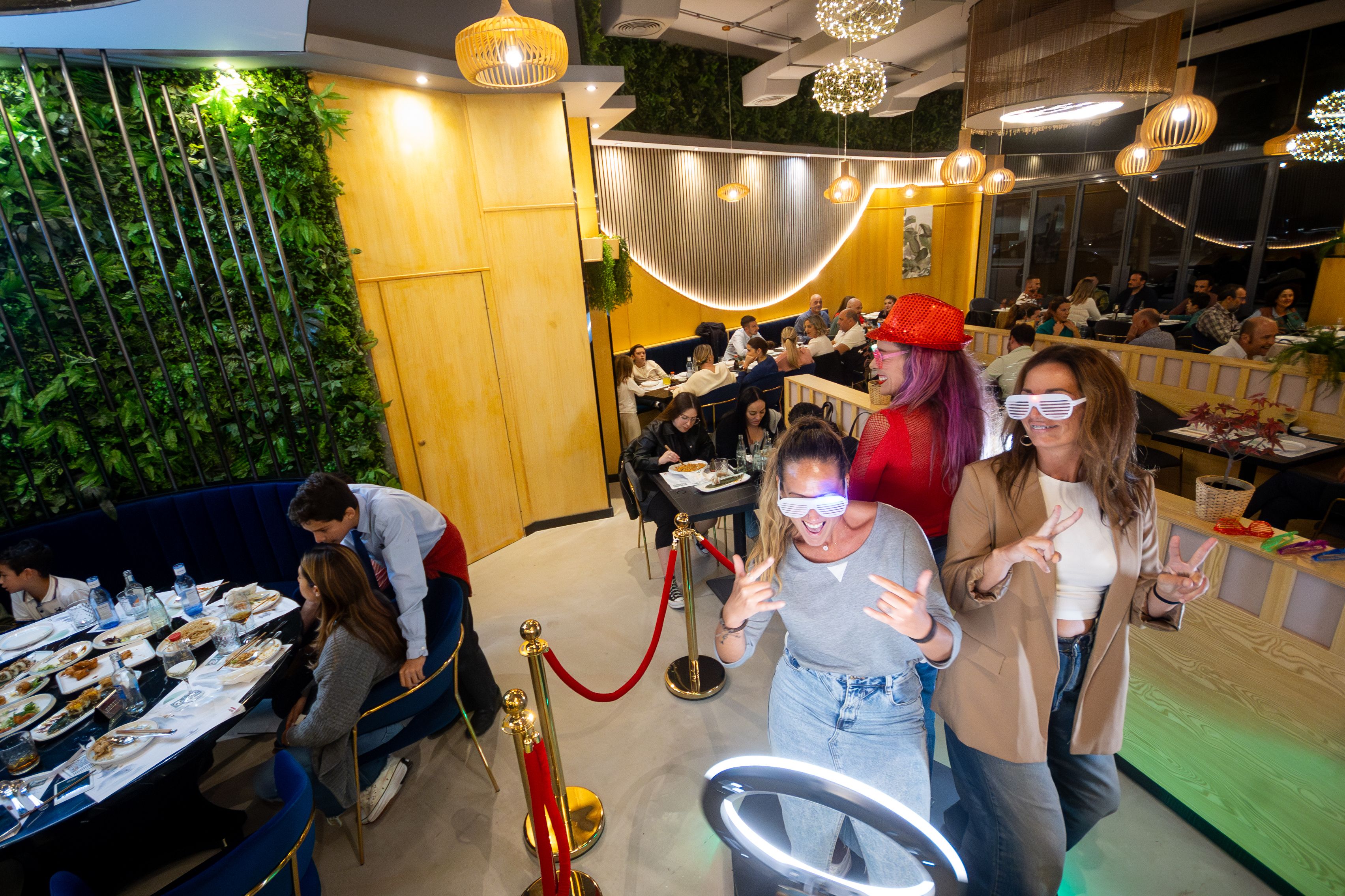 Buen ambiente en el día de la inauguración. 