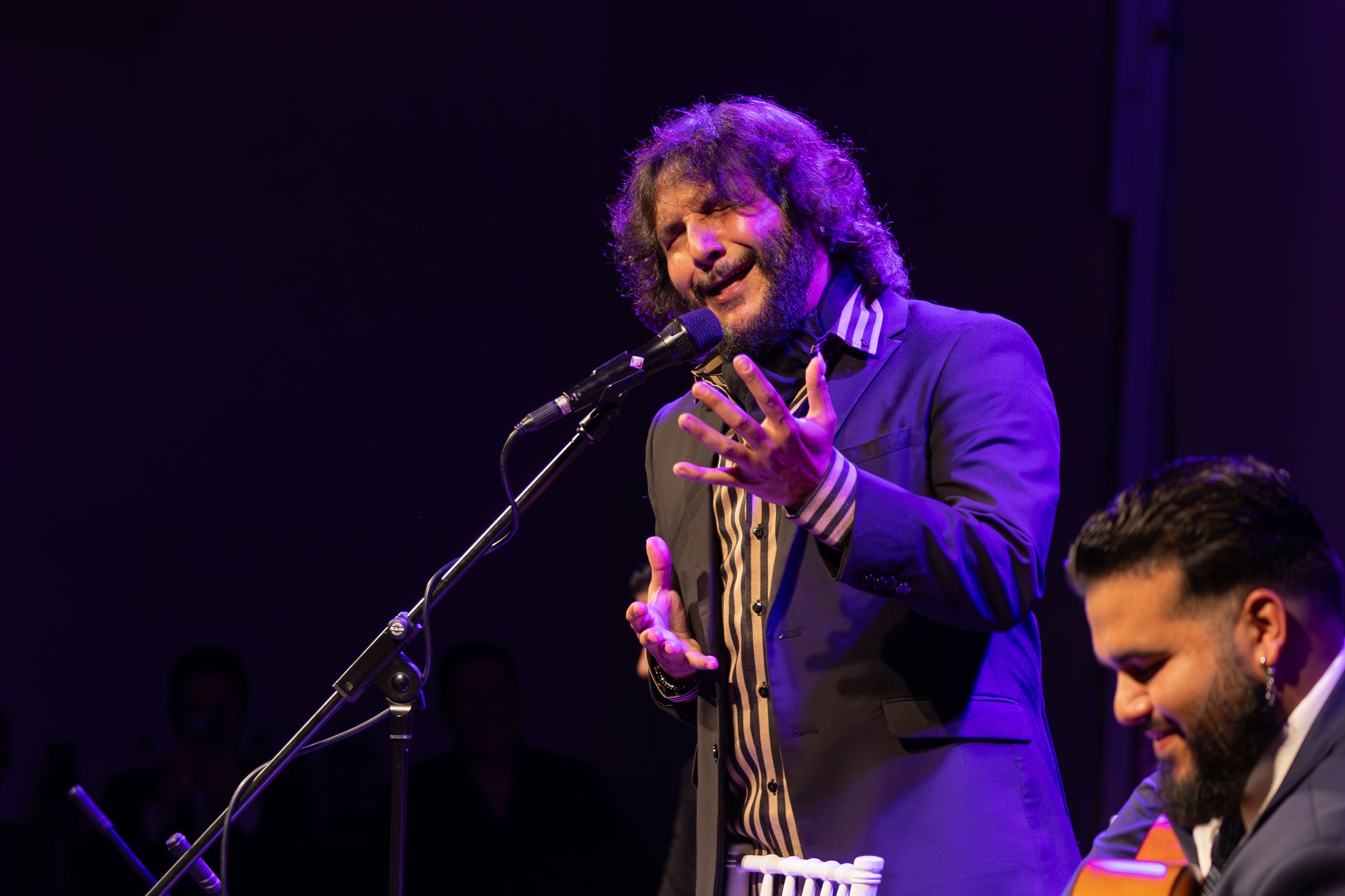 Antonio Reyes, junto a su hijo Nono al toque, dejó los mejores momentos cantaores de la noche