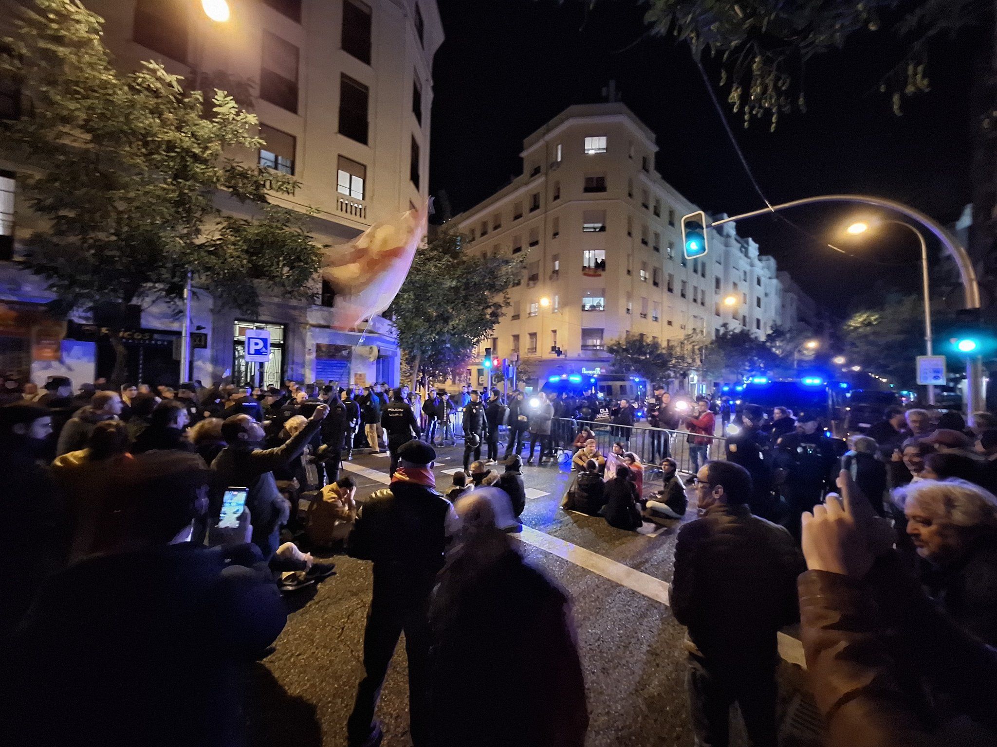 Concentración frente a la sede del PSOE en Madrid. Concentración frente a la sede del PSOE en Madrid.
