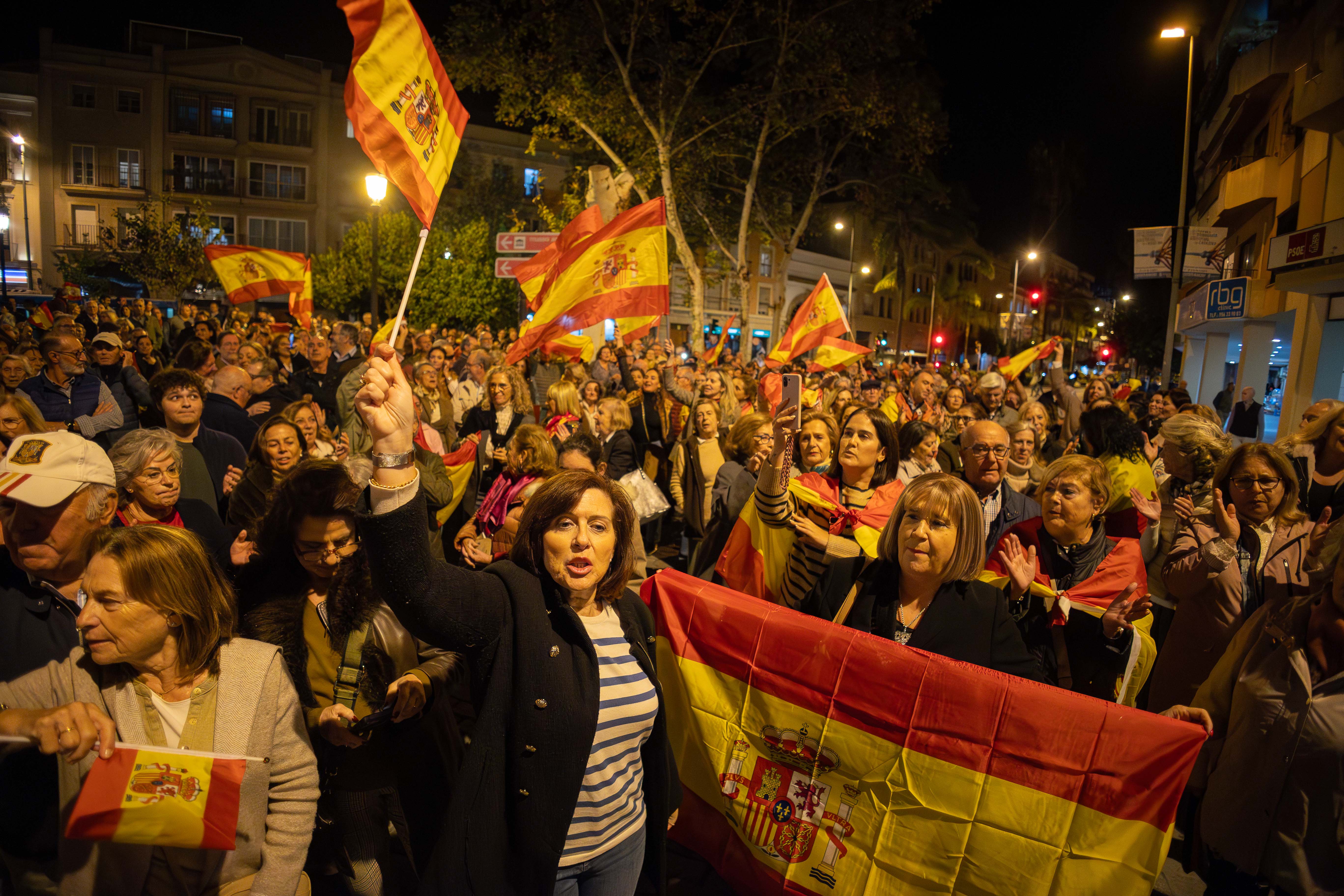 Concentración en Jerez contra Pedro Sánchez y los pactos con los independentistas. Concentración en Jerez contra Pedro Sánchez y los pactos con los independentistas.
