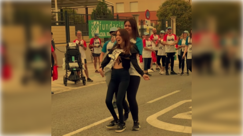 Estrella y Lidia, juntas en una carrera. Estrella y Lidia, juntas en una carrera.