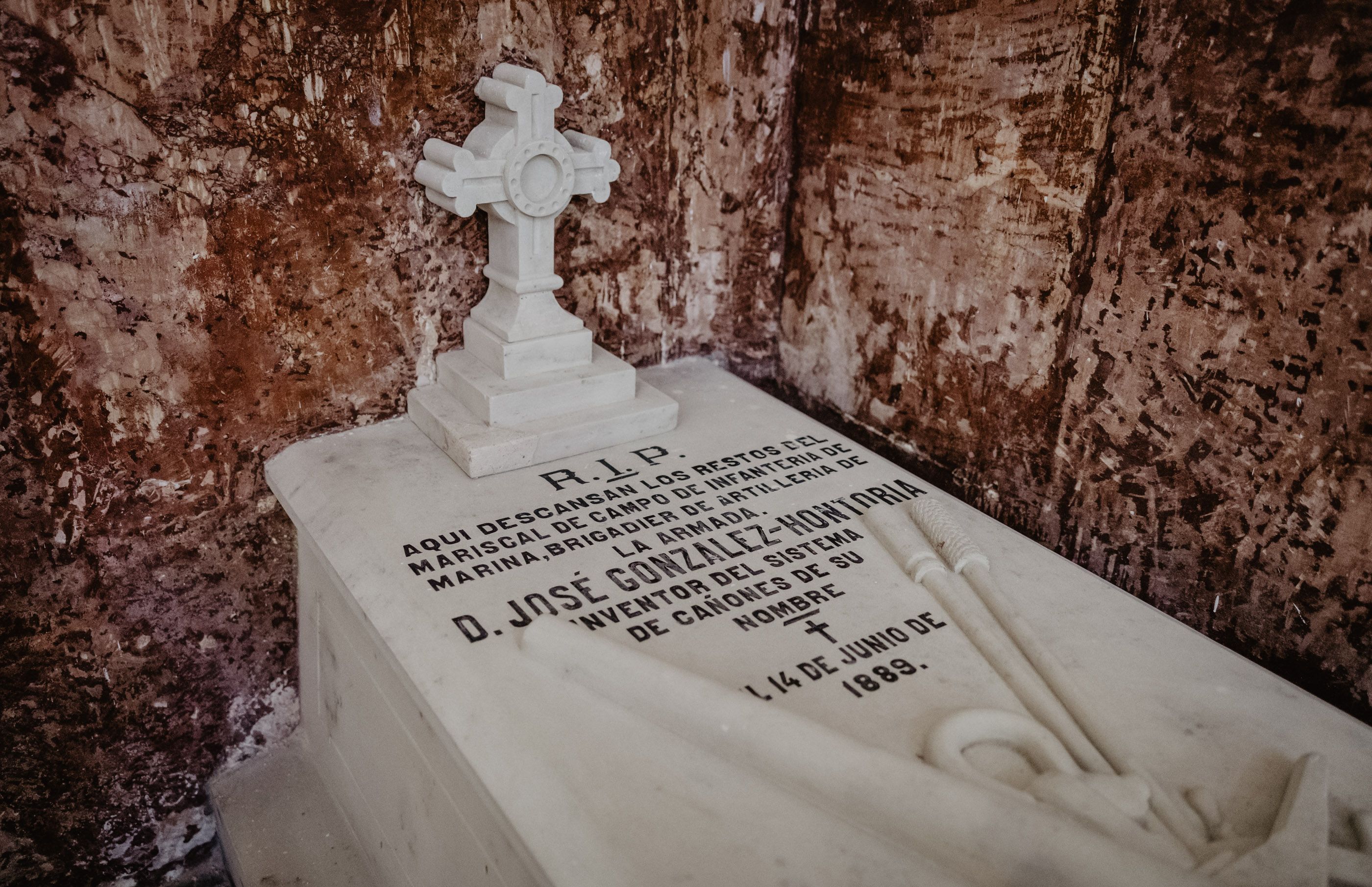 Detalle de la tumba de José González Hontoria.