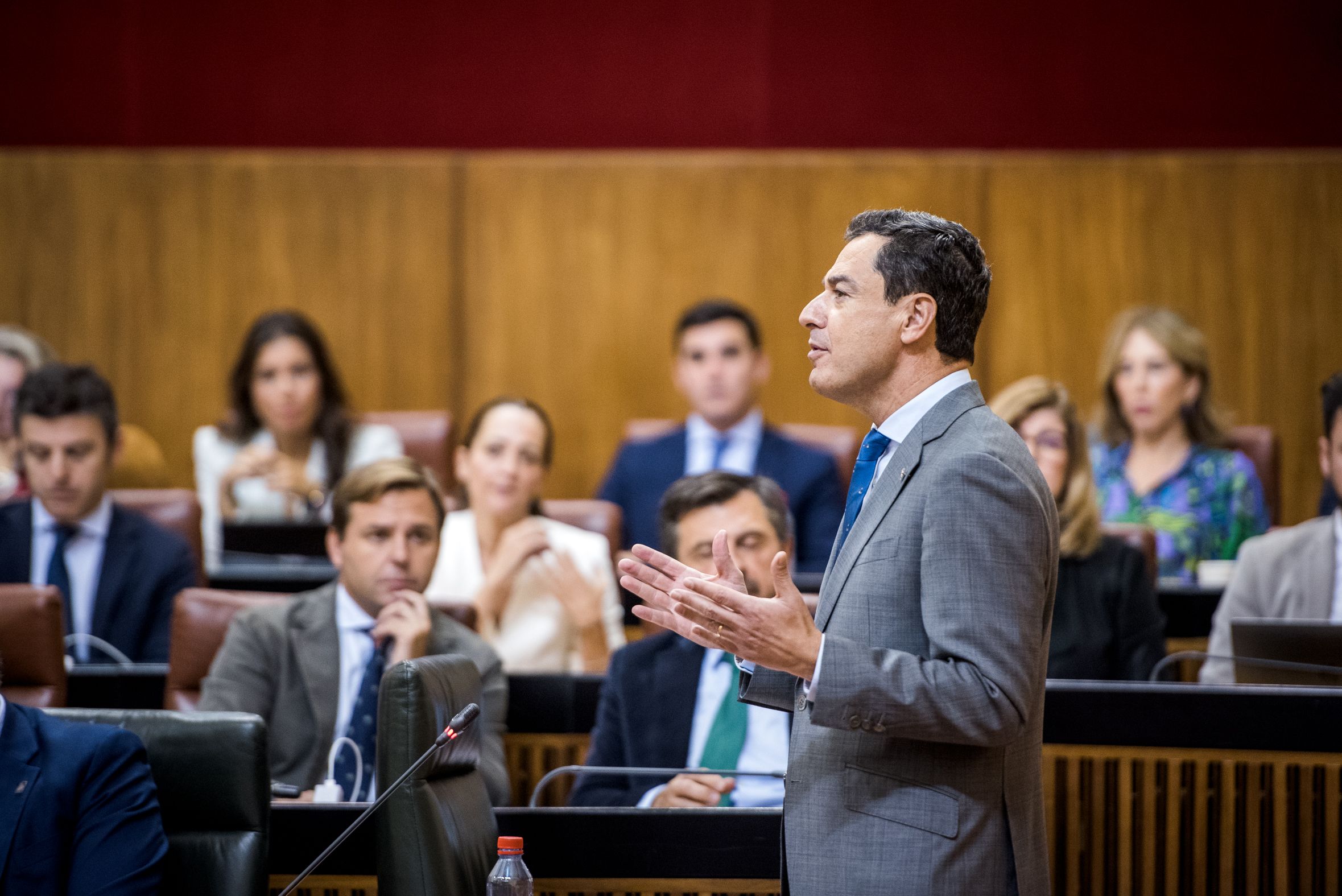 Juanma Moreno durante la sesión de control.