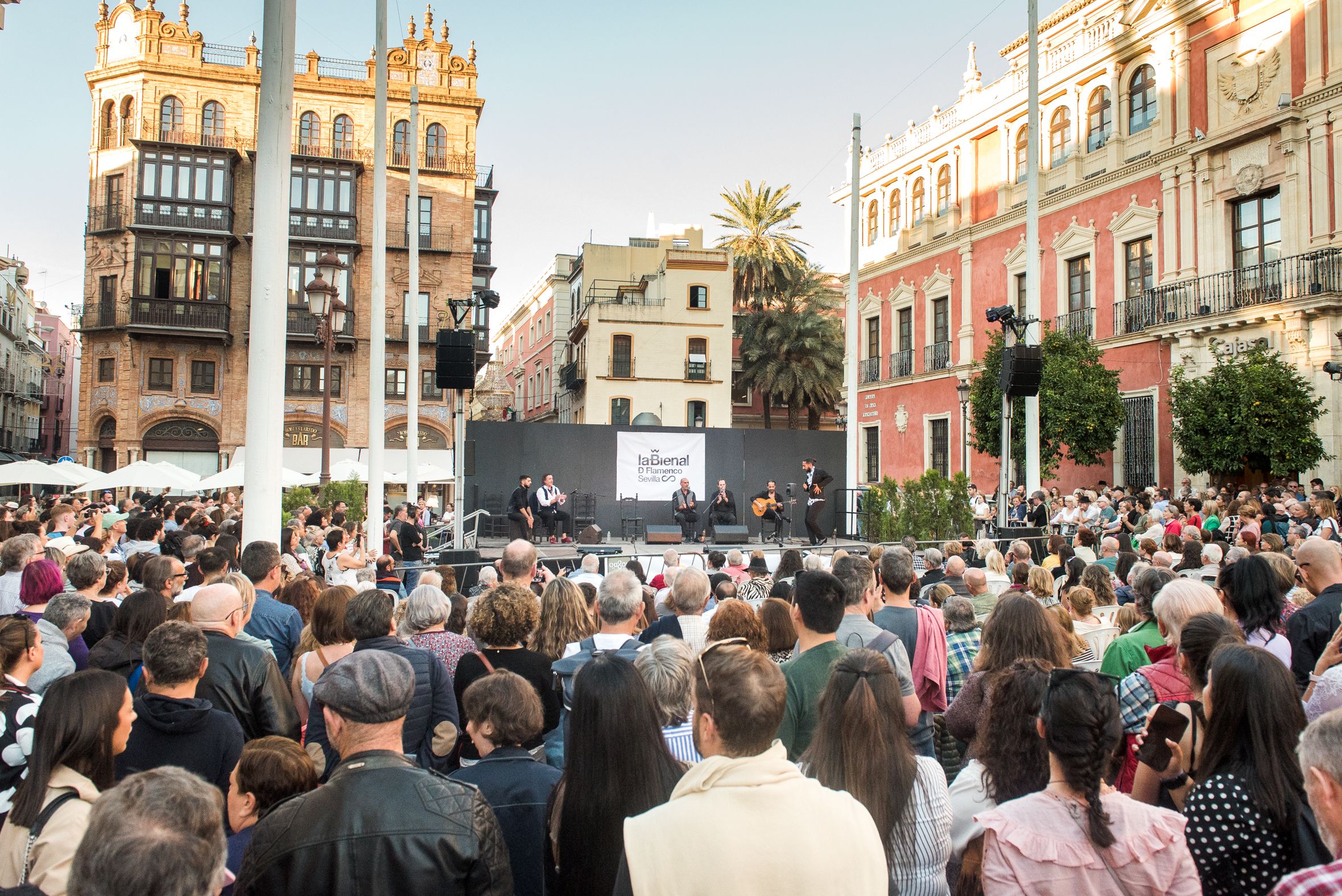 DIA INTERNACIONAL DEL FLAMENCO PLAZA SAN FRANCISCO SEVILLA TOROMBO Y SU TRIBU DEL POLIGONO SUR 2