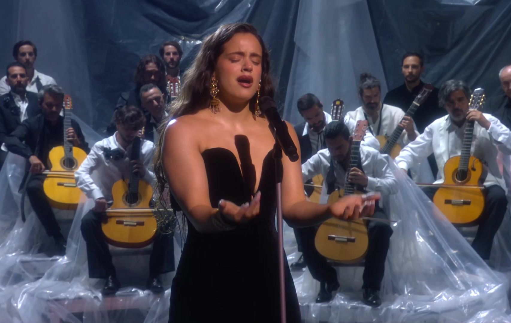 Rosalía, durante su actuación en los Grammy, en una imagen de RTVE. Rosalía, durante su actuación en los Grammy, en una imagen de RTVE.