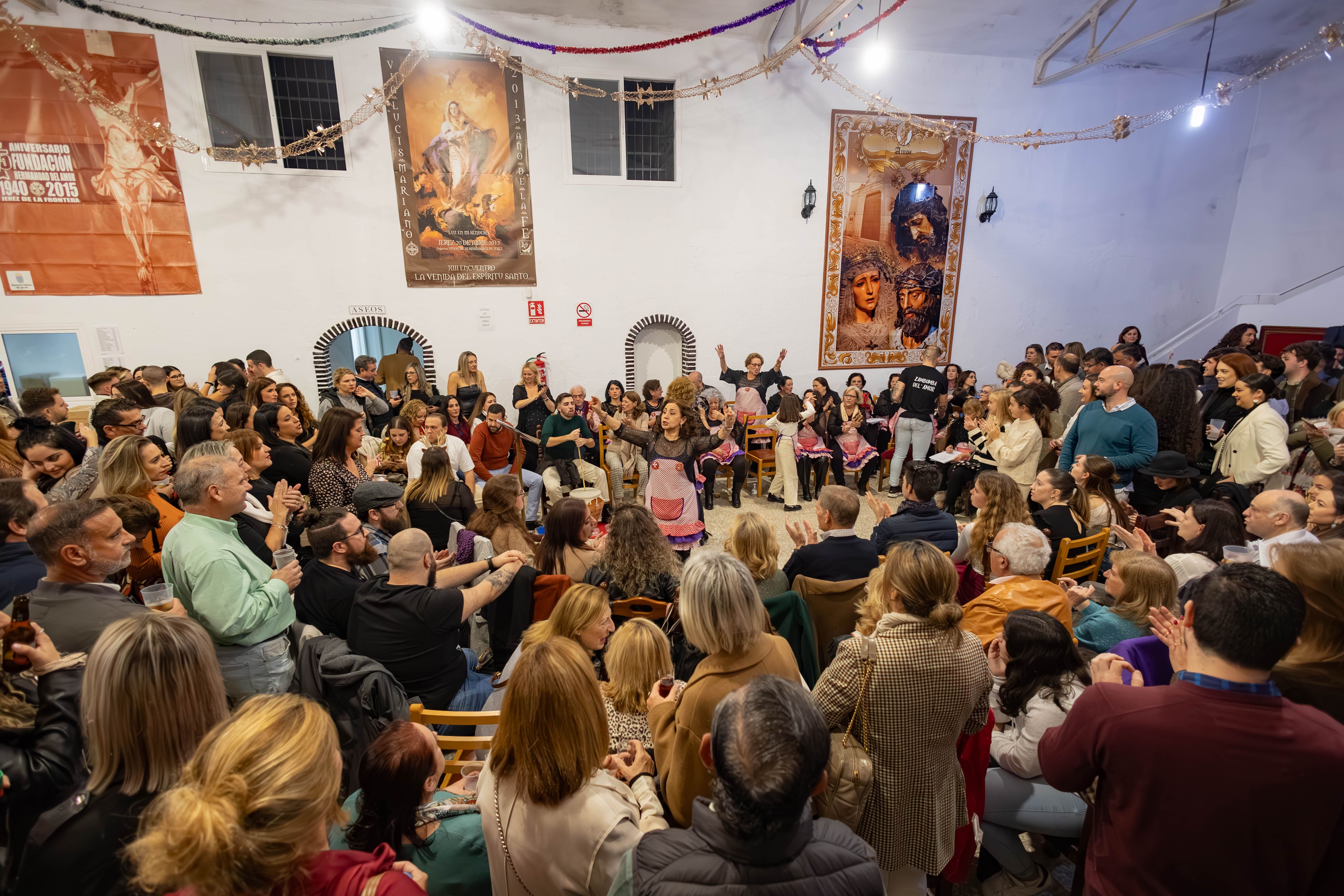 El carácter tradicional de las Zambombas de la Hermandad del Cristo del Amor hace que sean de las más esperadas cada Navidad El carácter tradicional de las Zambombas de la Hermandad del Cristo del Amor hace que sean de las más esperadas cada Navidad