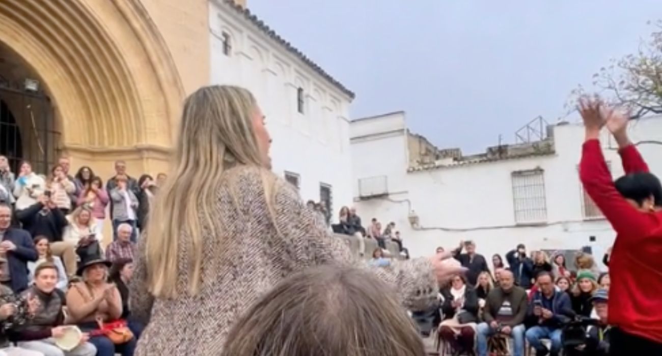 La 'influencer' Inma Cano cantando en su primera vez en una Zambomba de Jerez. La 'influencer' Inma Cano cantando en su primera vez en una Zambomba de Jerez.