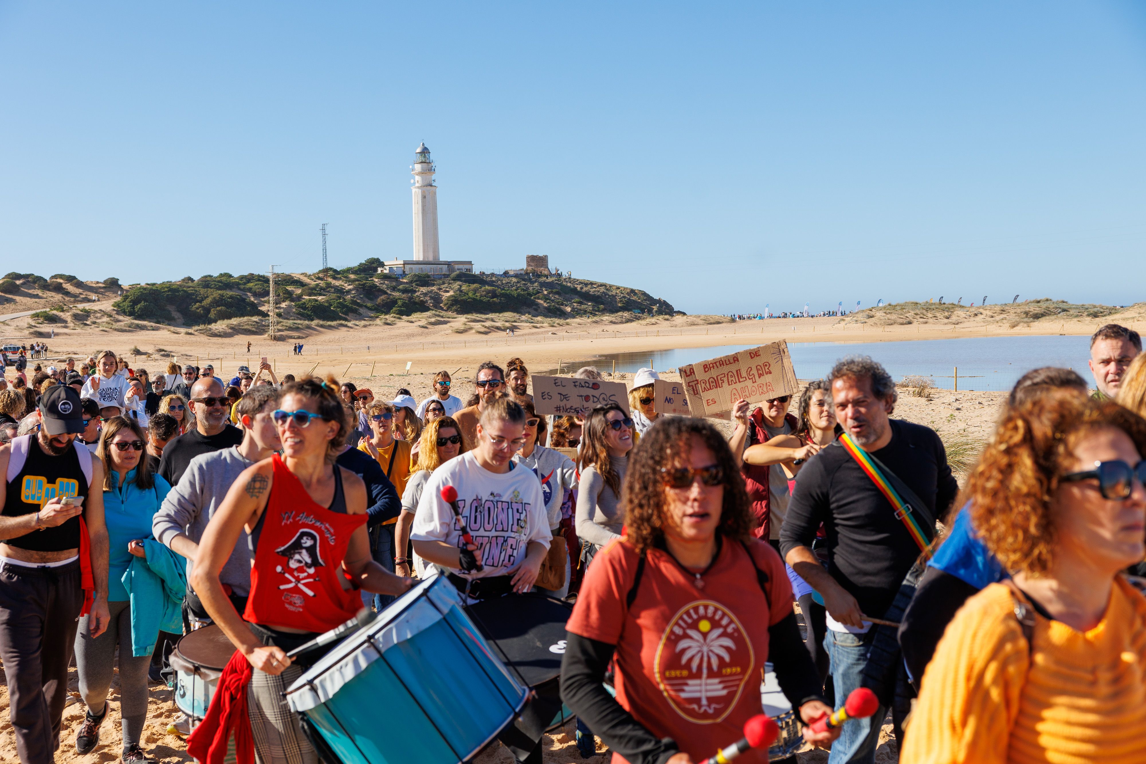 Primera protesta contra de la privatización del Faro de Trafalgar en diciembre de 2023.