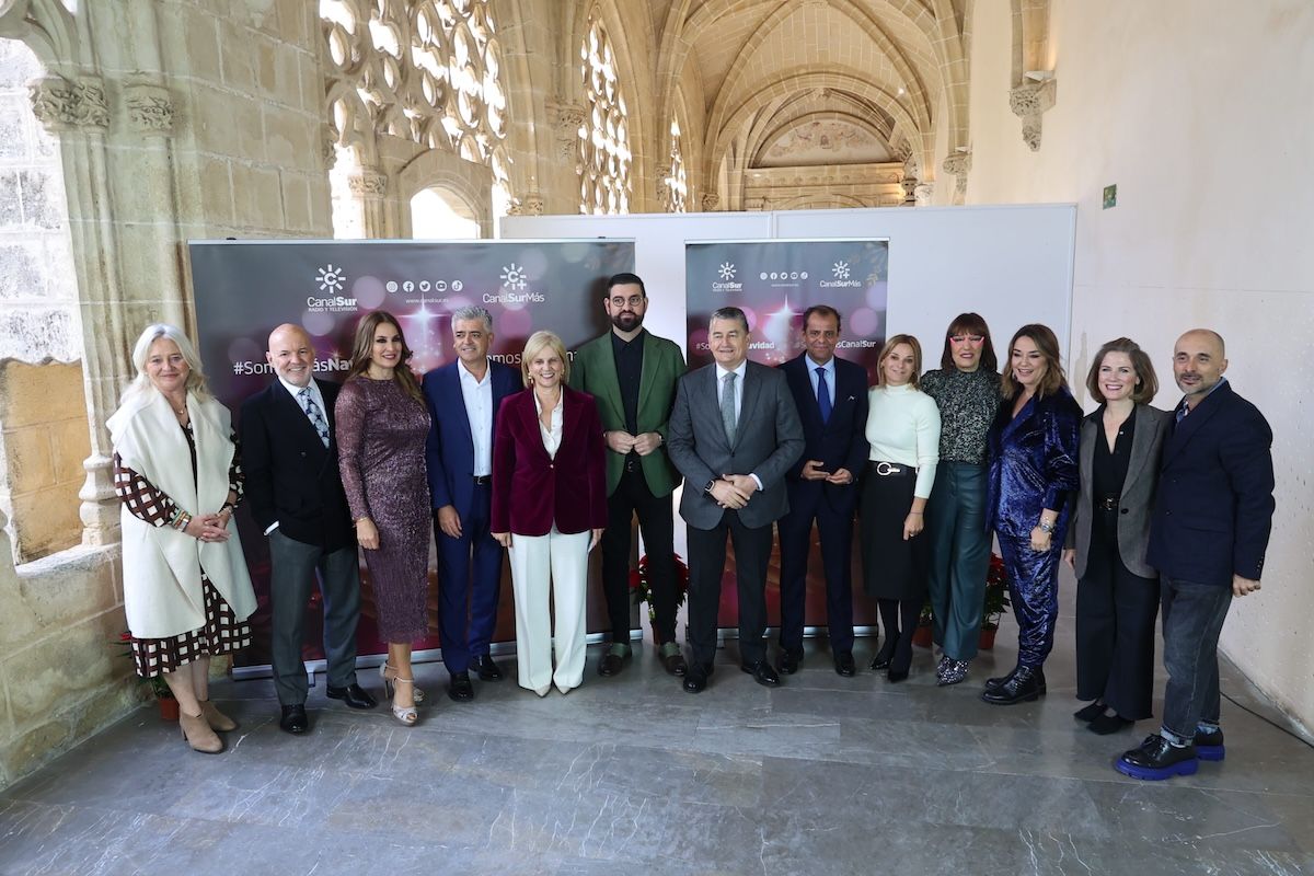 Caras conocidas de Canal Sur y representantes políticos, en la presentación de las campanadas. Caras conocidas de Canal Sur y representantes políticos, en la presentación de las campanadas.