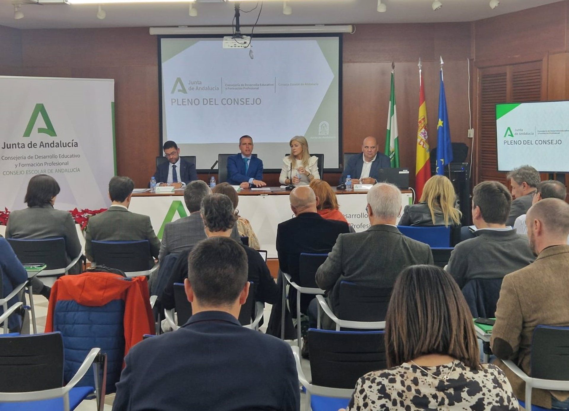 Del Pozo ha presidido la reunión del Consejo Escolar de Andalucía. Del Pozo ha presidido la reunión del Consejo Escolar de Andalucía.