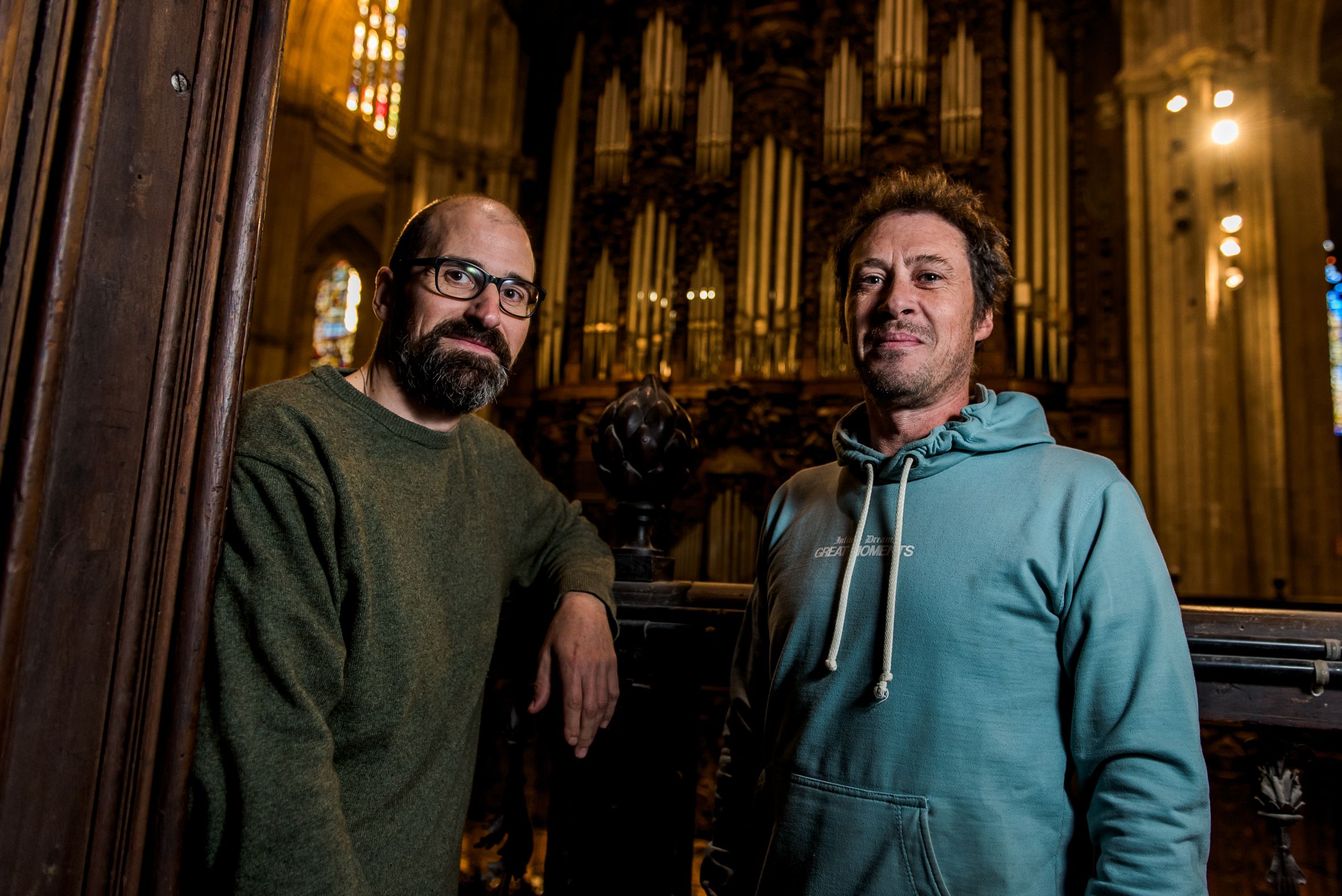 Los encargados de la afinación del órgano de la Catedral de Sevilla, Arturo Salguero e Ignacio Bidart.