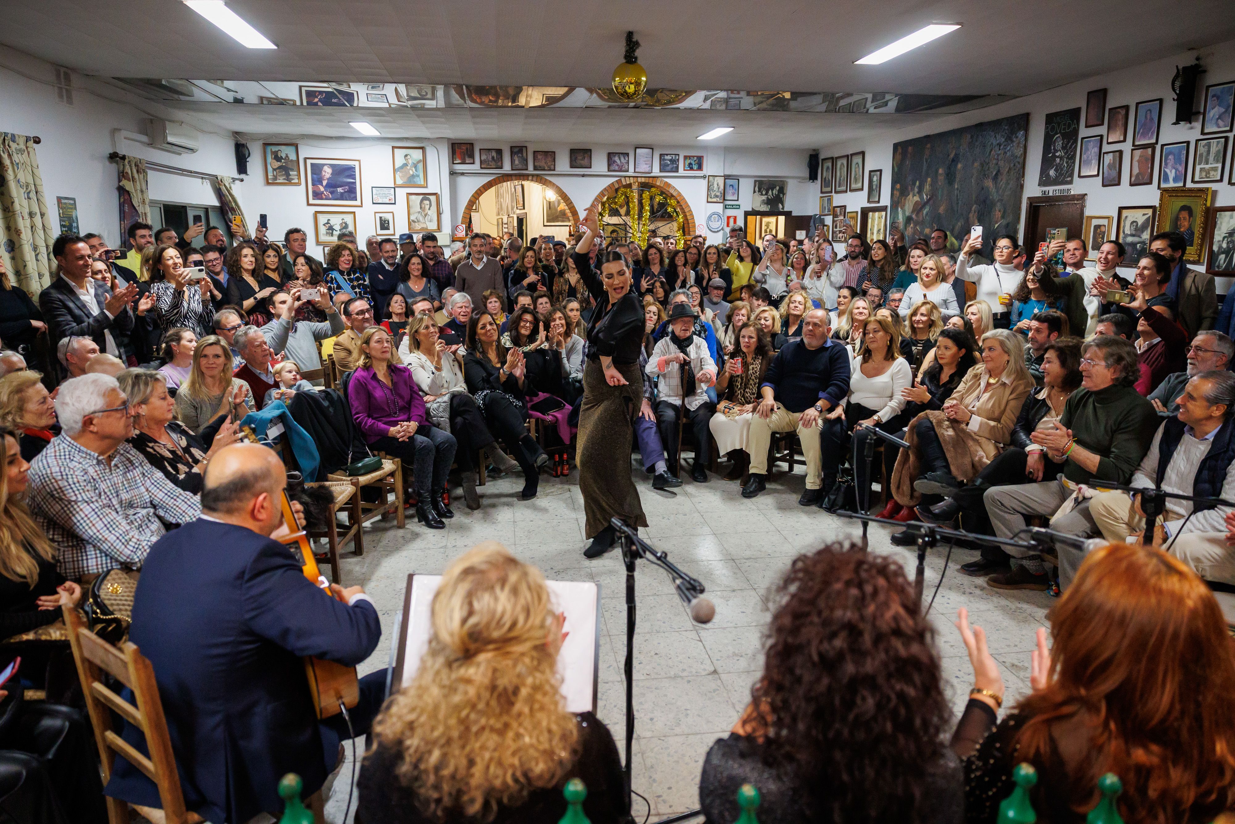 Un momento de la última Zambomba en la sede de Los Cernícalos.