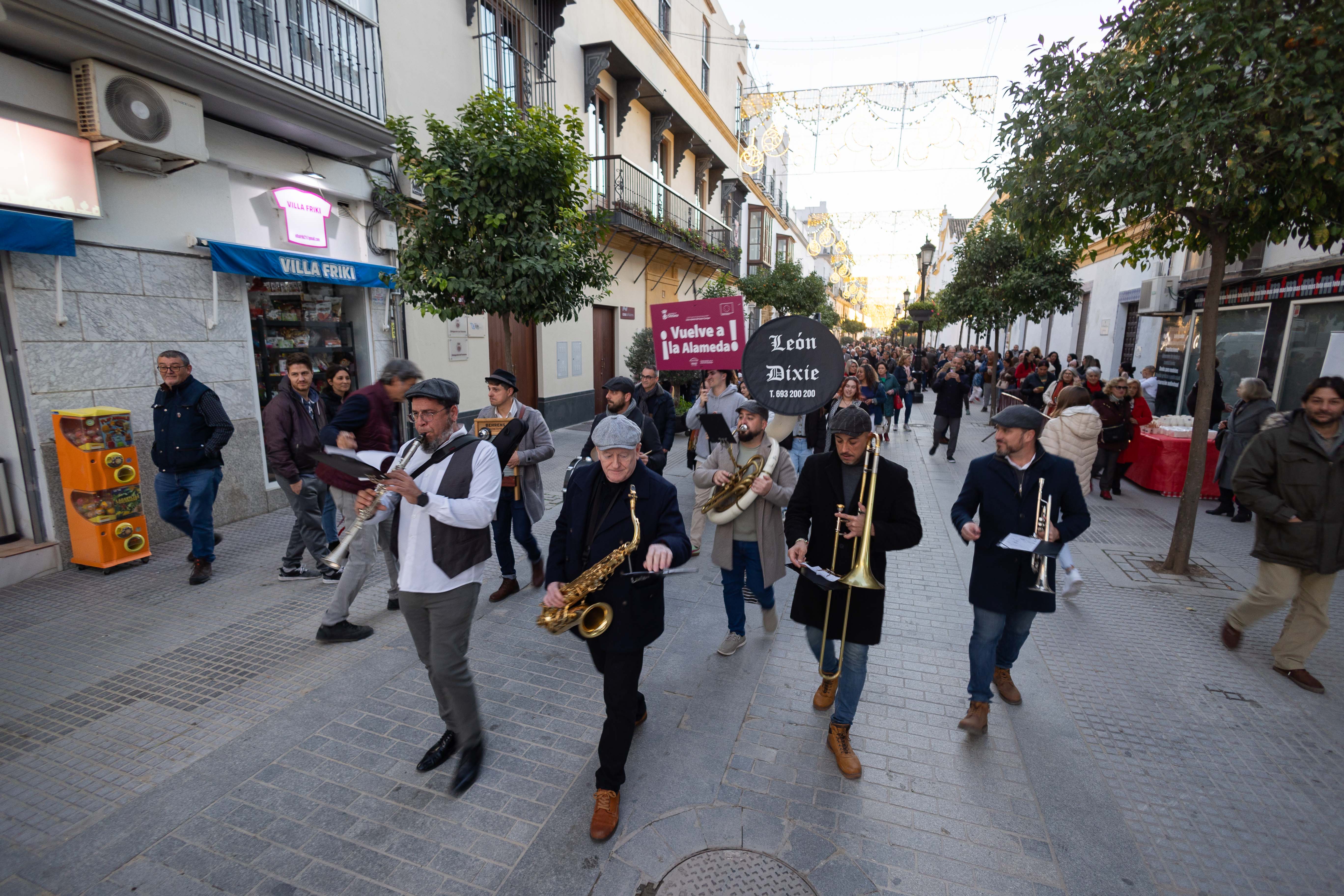 Llegada de la banda de música.