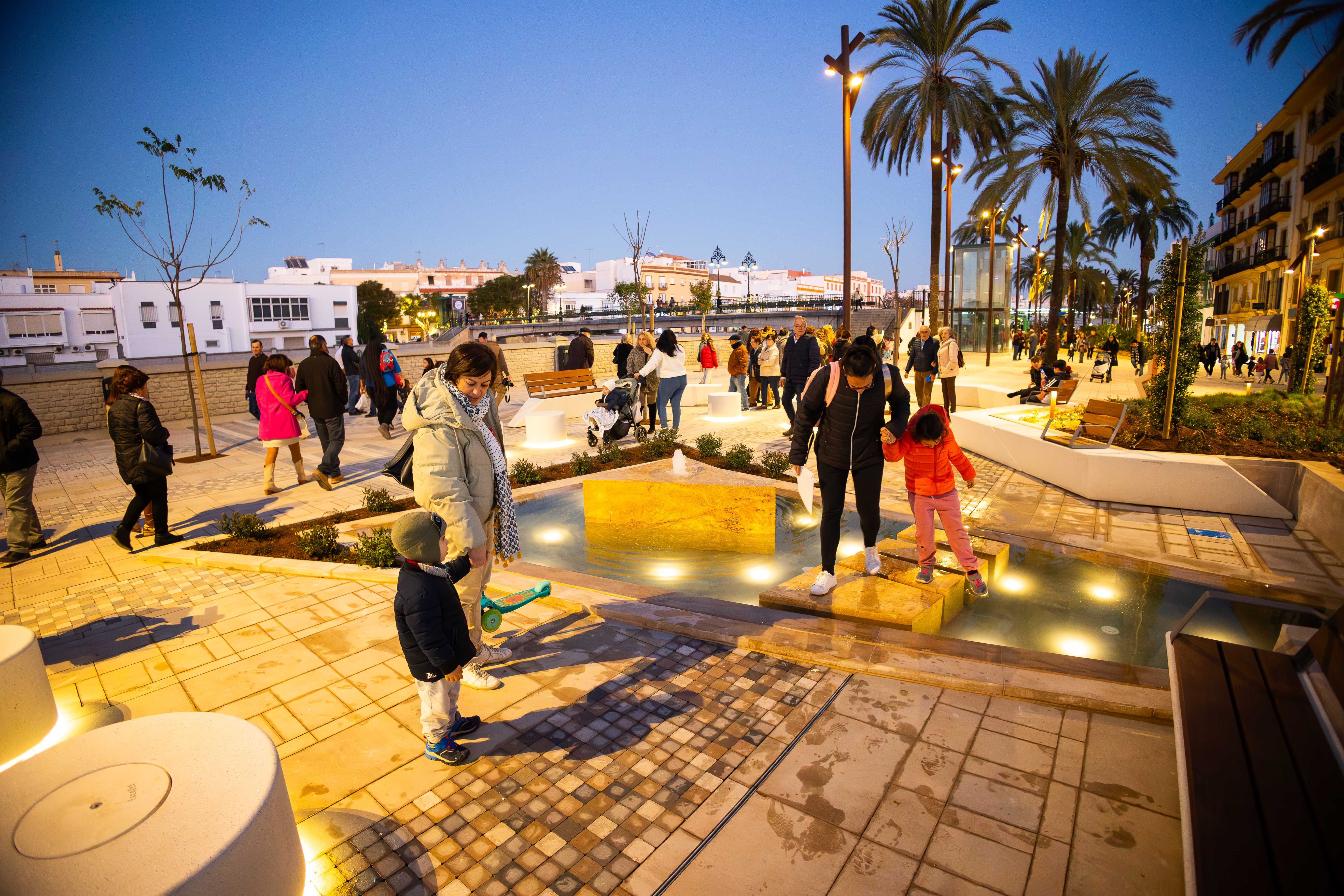Inauguración de la Alameda de Chiclana, una de las poblaciones que más crece en habitantes año tras año.