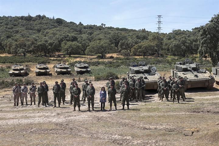 Una visita reciente a Cerro Muriano, en Córdoba, de la ministra de Defensa, Margarita Robles.