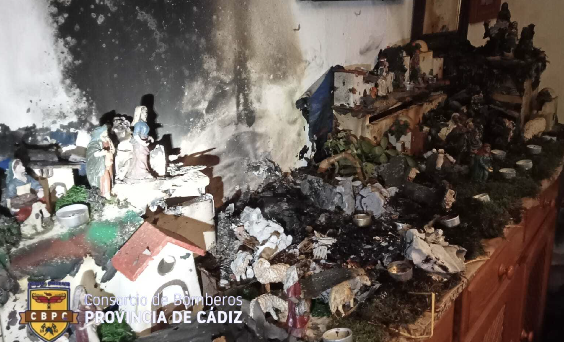 Estado del belén de la vivienda de Chipiona tras el incendio, este pasado 25 de diciembre. Estado del belén de la vivienda de Chipiona tras el incendio, este pasado 25 de diciembre.