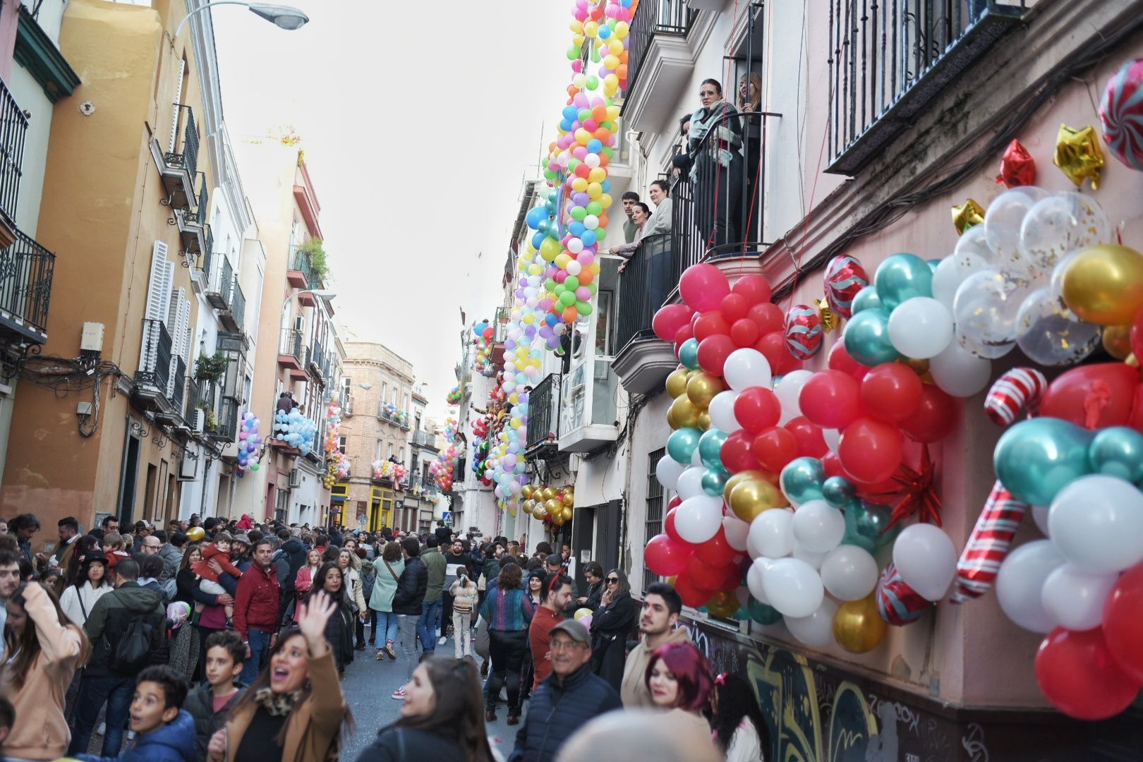 Salida de la cabalgata de los Reyes Magos en Sevilla.