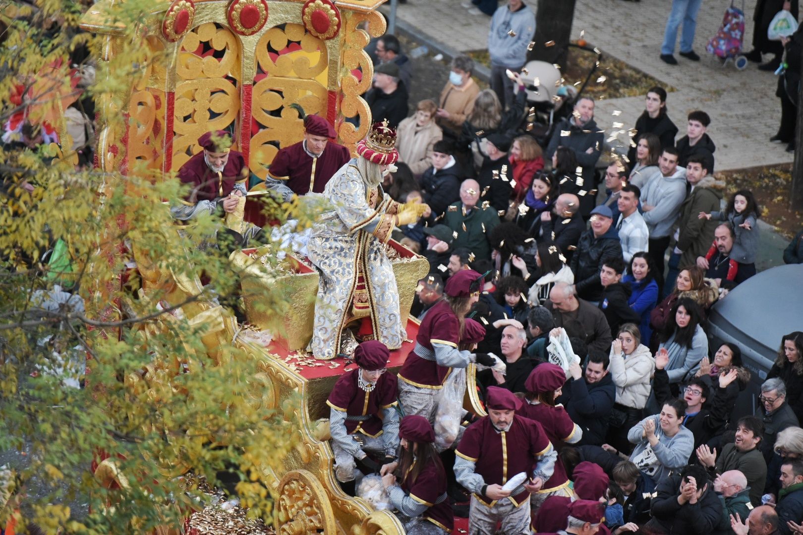 Salida de la cabalgata de los Reyes Magos en Sevilla.
