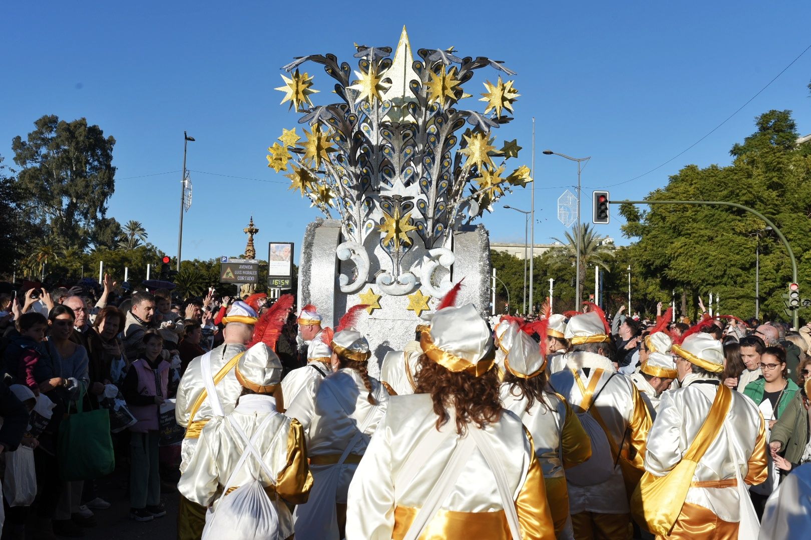 Salida de la cabalgata de los Reyes Magos en Sevilla.