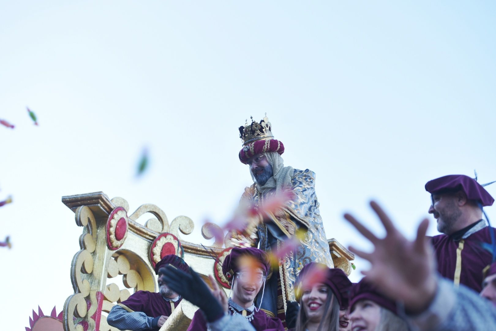 Salida de la cabalgata de los Reyes Magos en Sevilla.