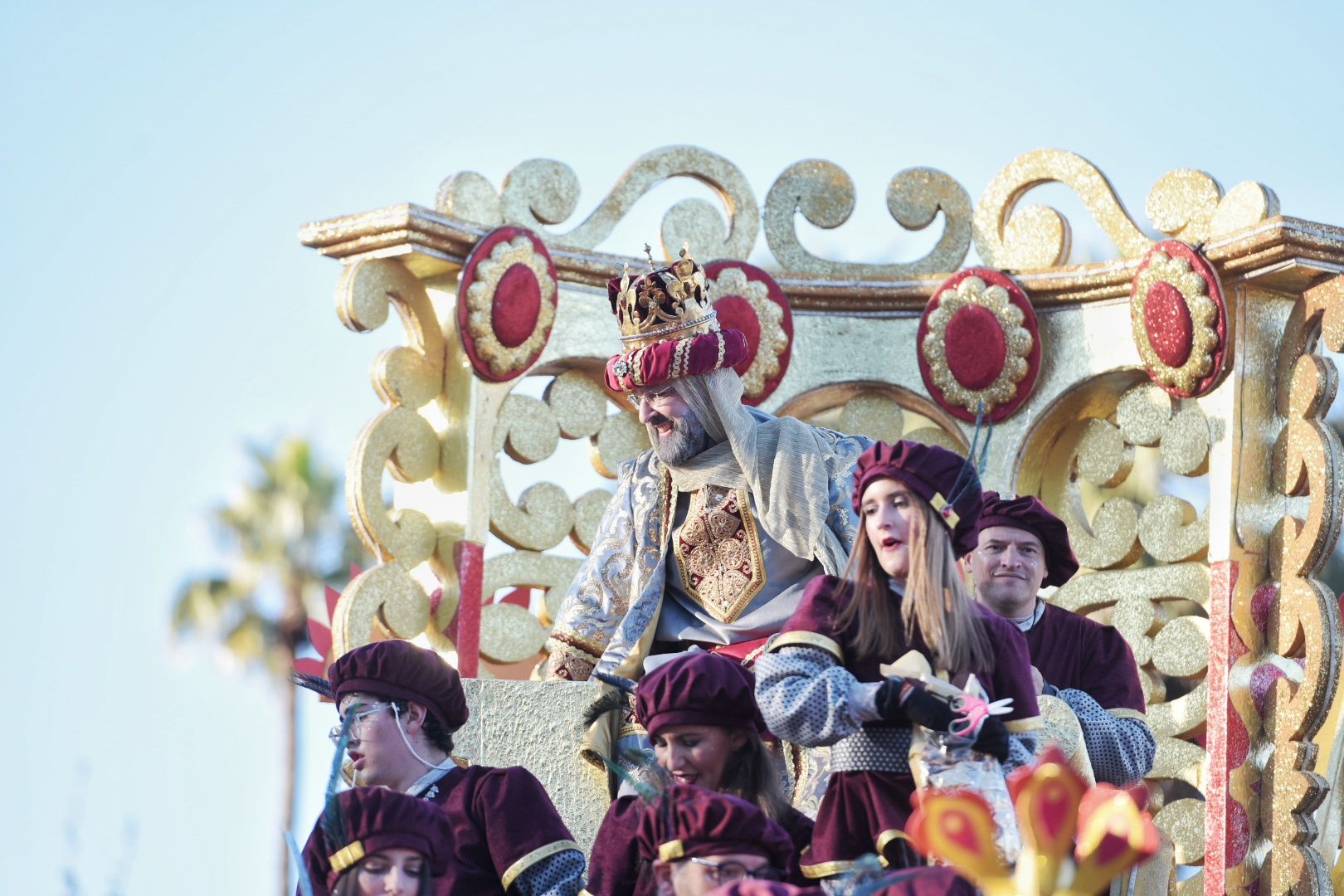 Salida de la cabalgata de los Reyes Magos en Sevilla.