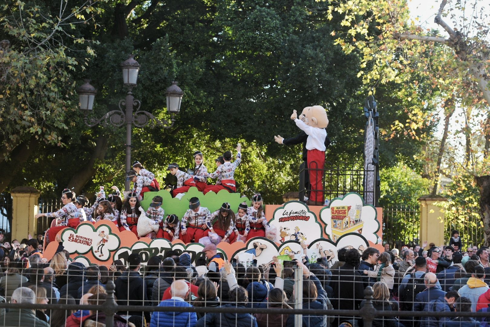 Salida de la cabalgata de los Reyes Magos en Sevilla.