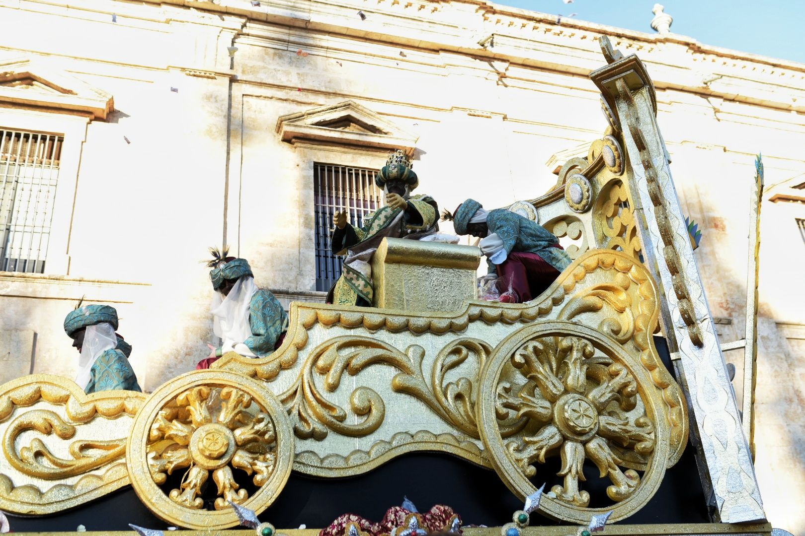 Salida de la cabalgata de los Reyes Magos en Sevilla.