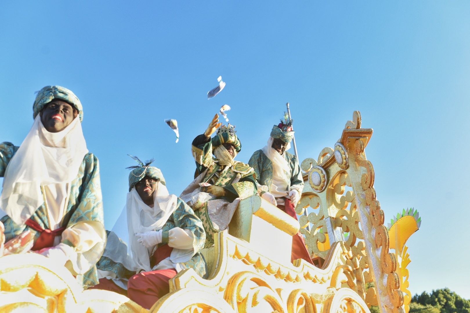 Salida de la cabalgata de los Reyes Magos en Sevilla.
