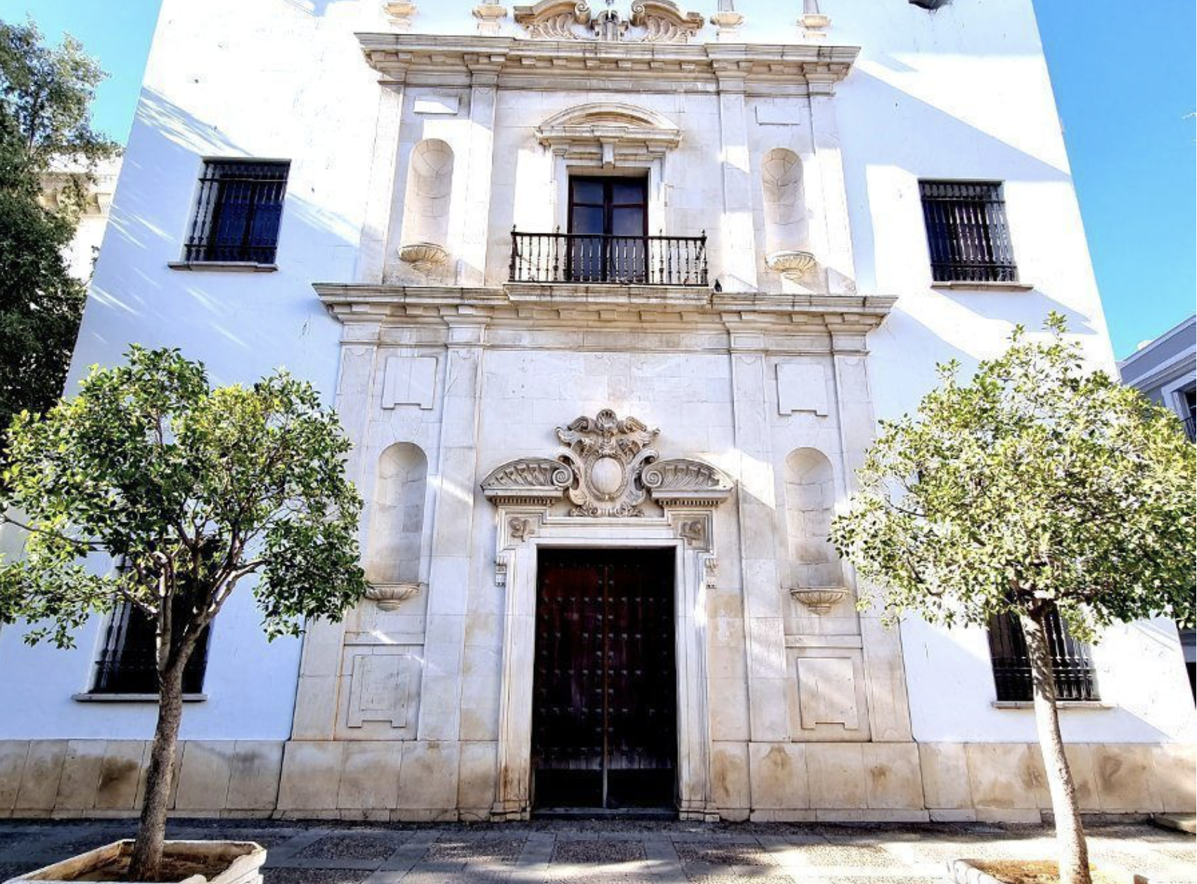 Fachada de la iglesia de San Hermenegildo. 