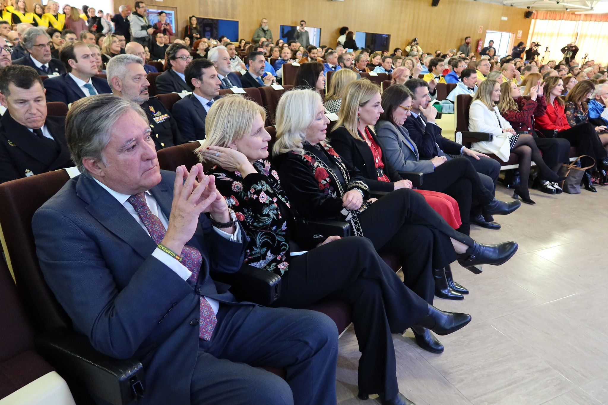 Algunas de las autoridades presentes en el acto.